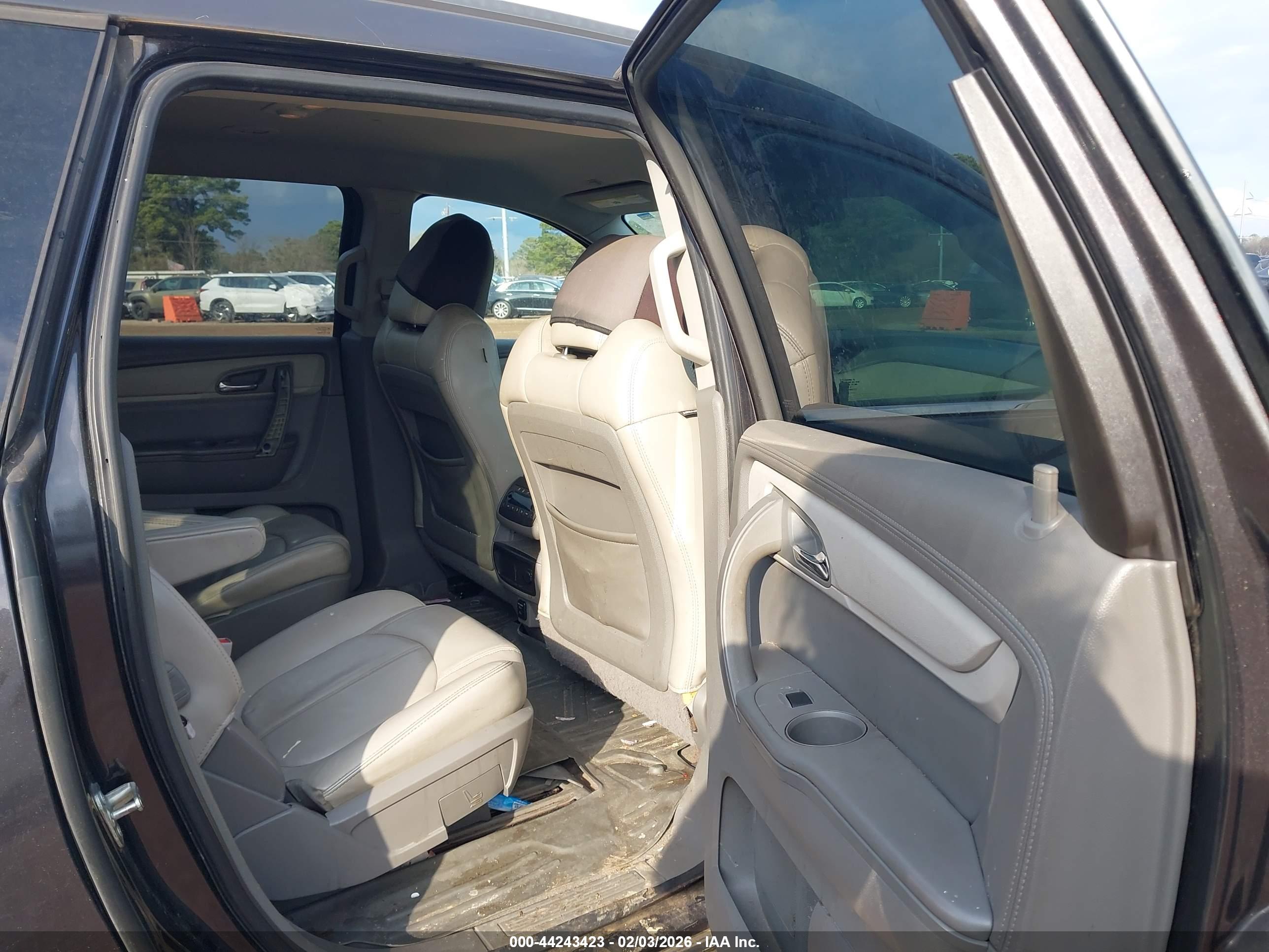 CHEVROLET TRAVERSE image 8