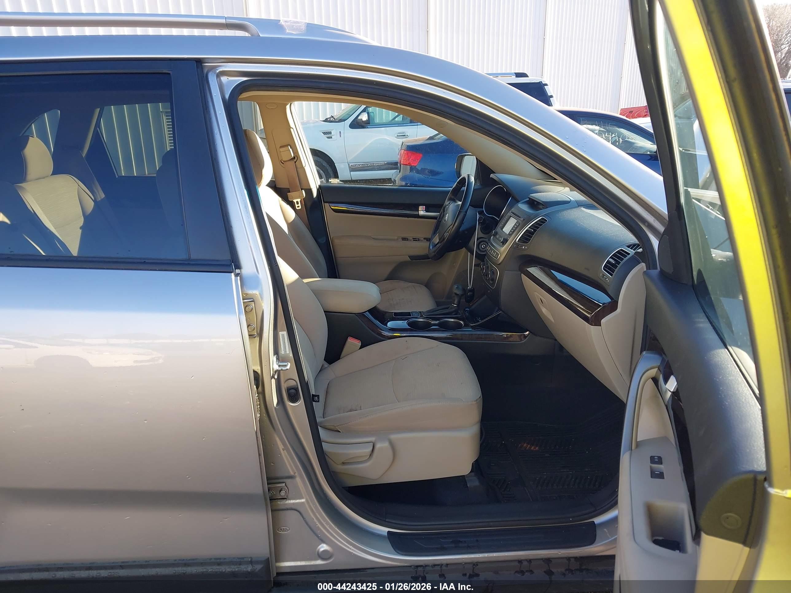 KIA SORENTO image 5