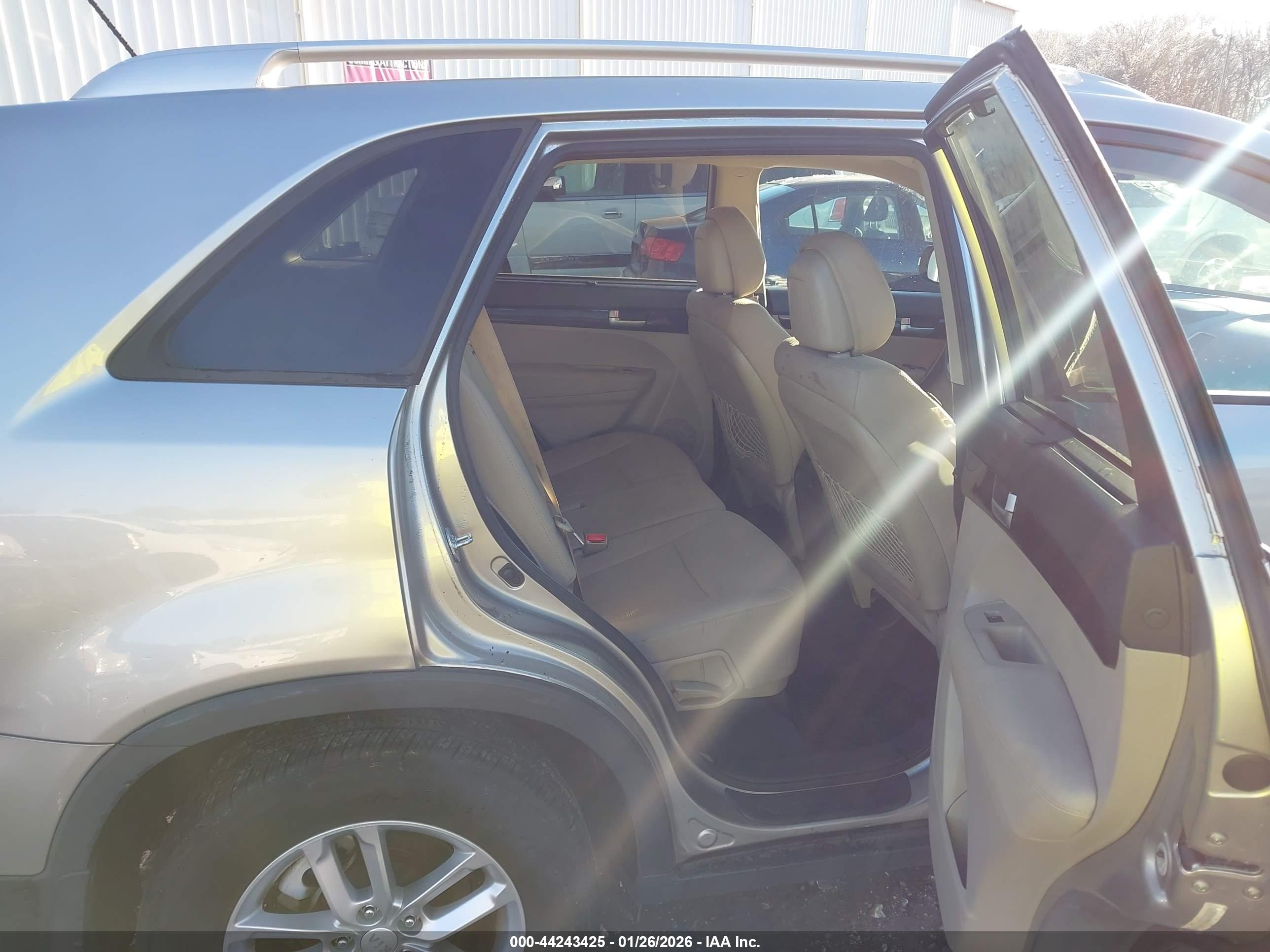 KIA SORENTO image 8