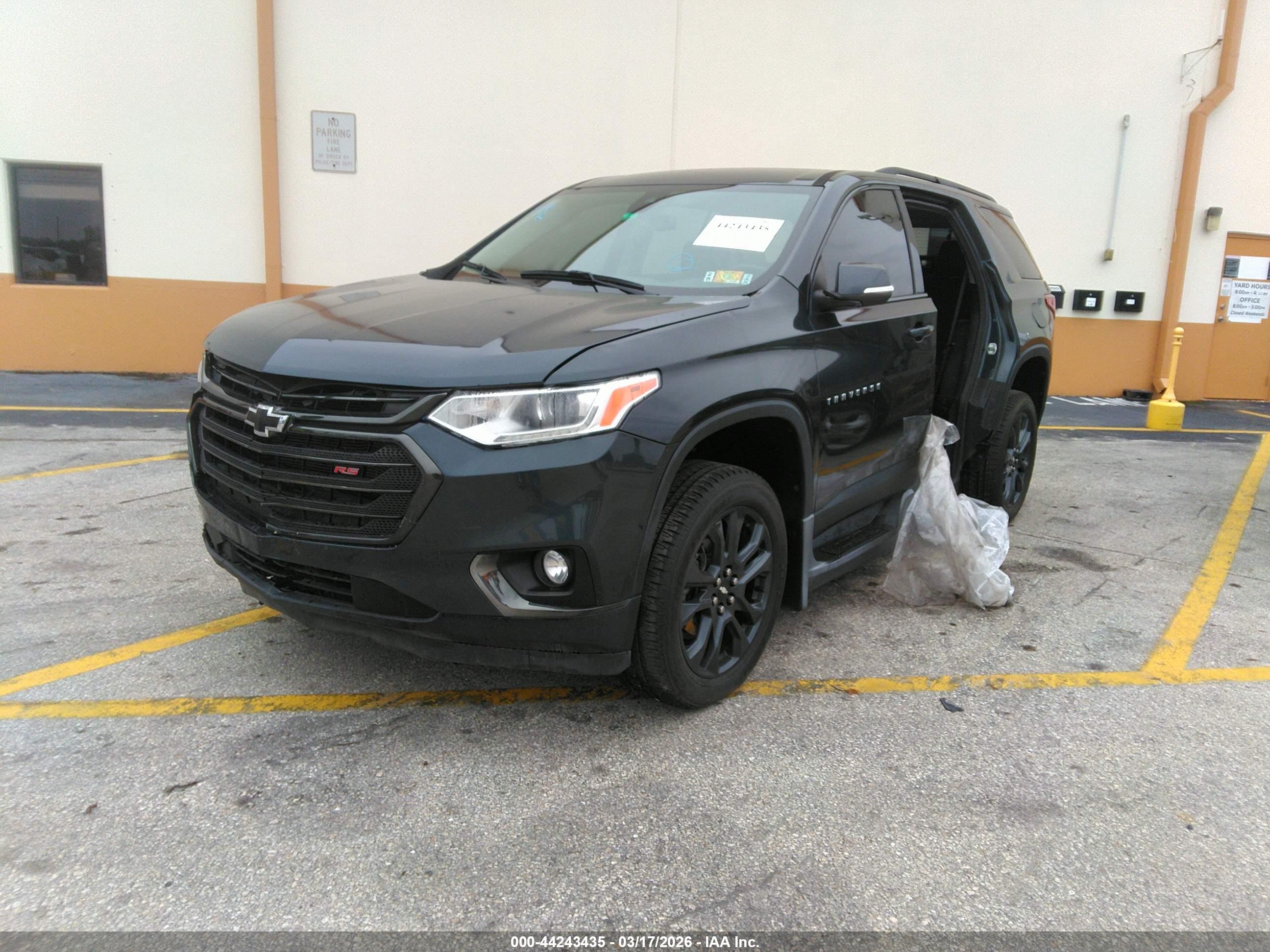 CHEVROLET TRAVERSE image 2