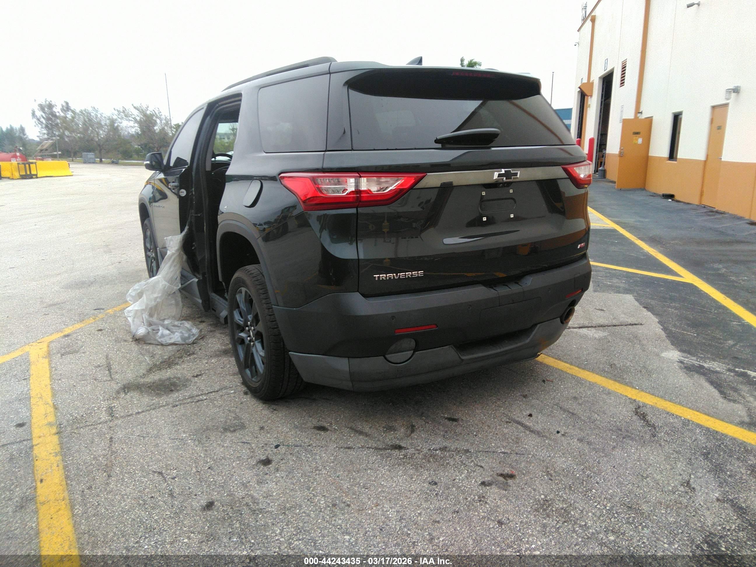 CHEVROLET TRAVERSE image 3