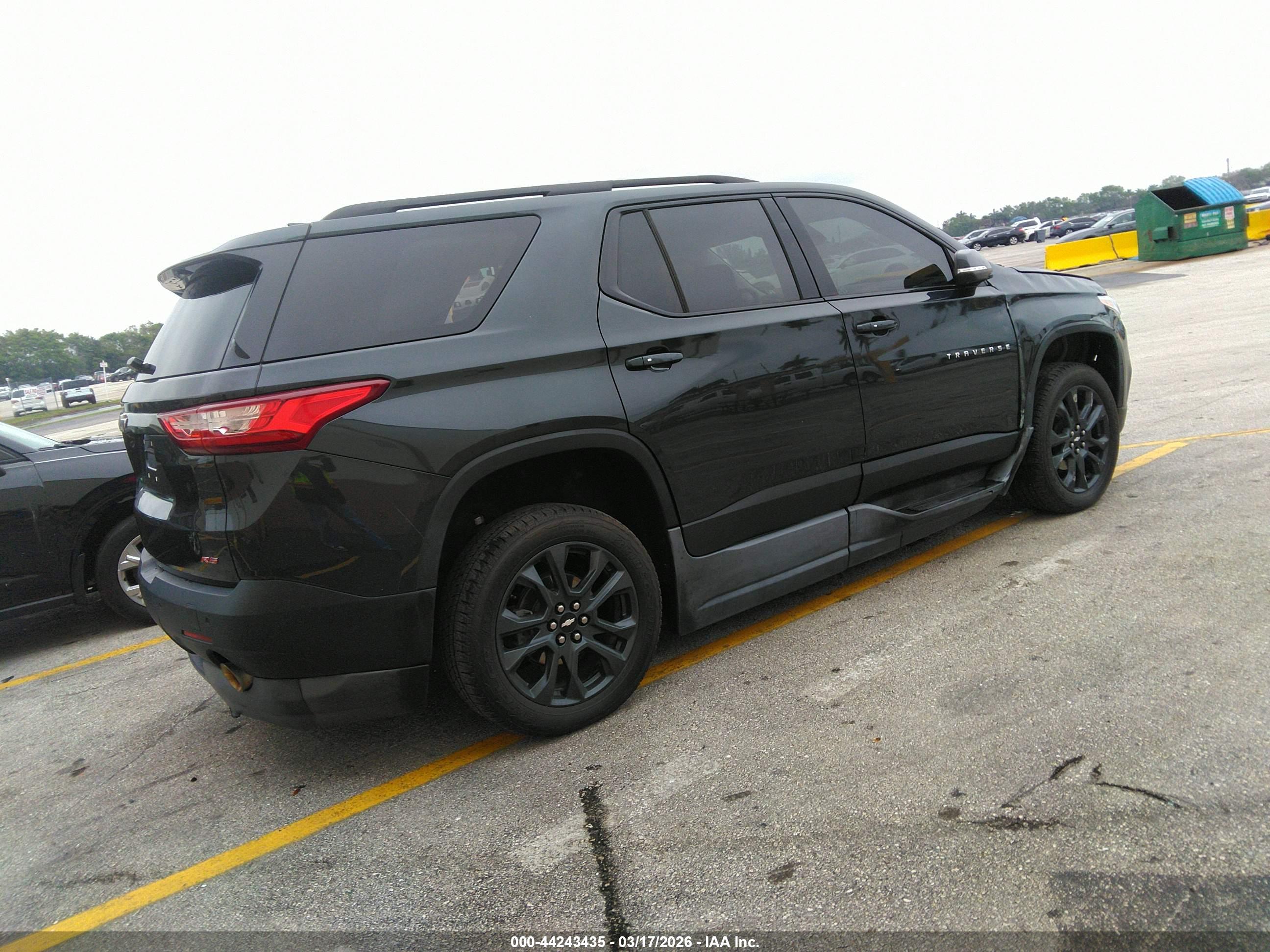 CHEVROLET TRAVERSE image 4
