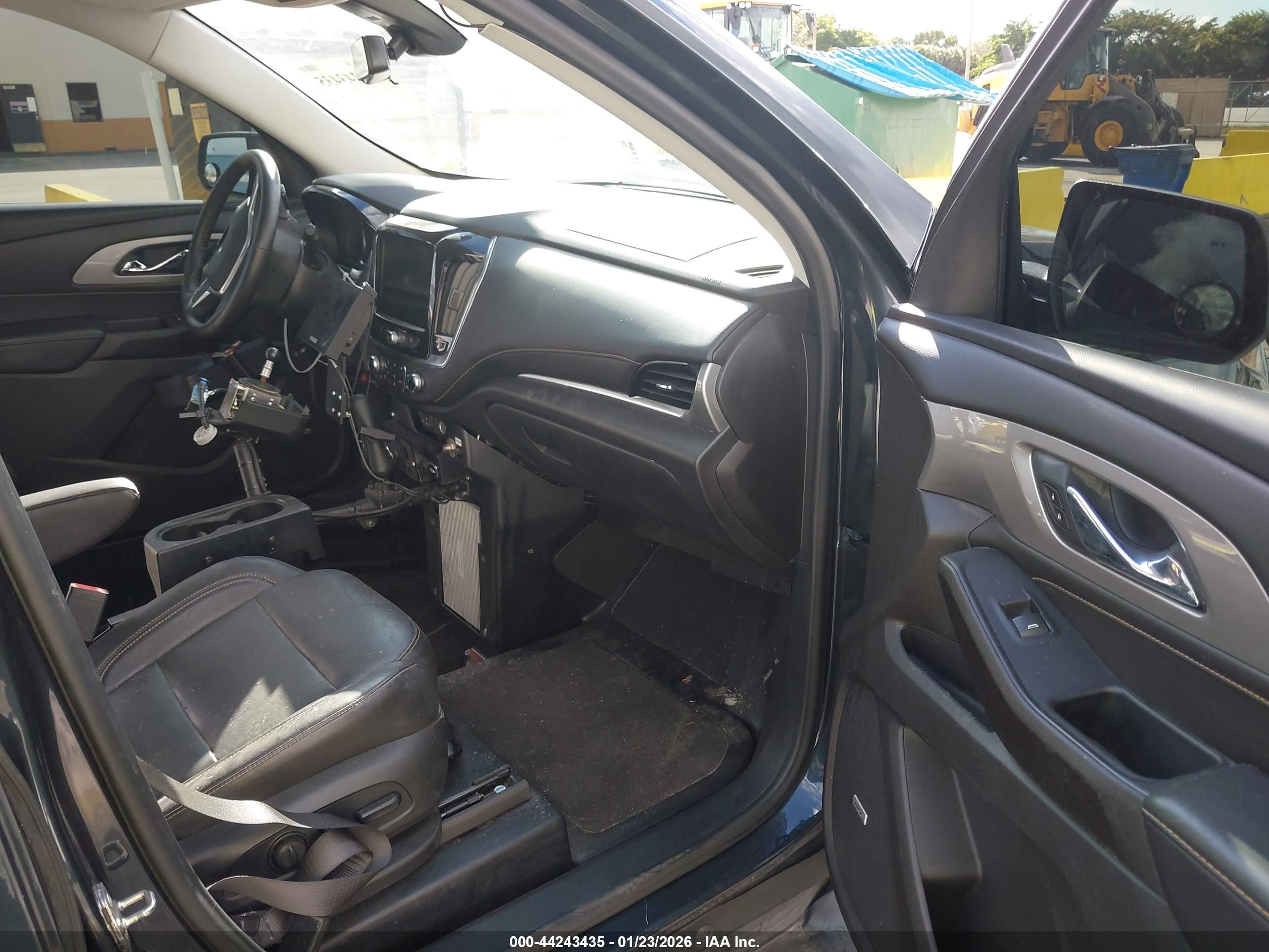 CHEVROLET TRAVERSE image 5