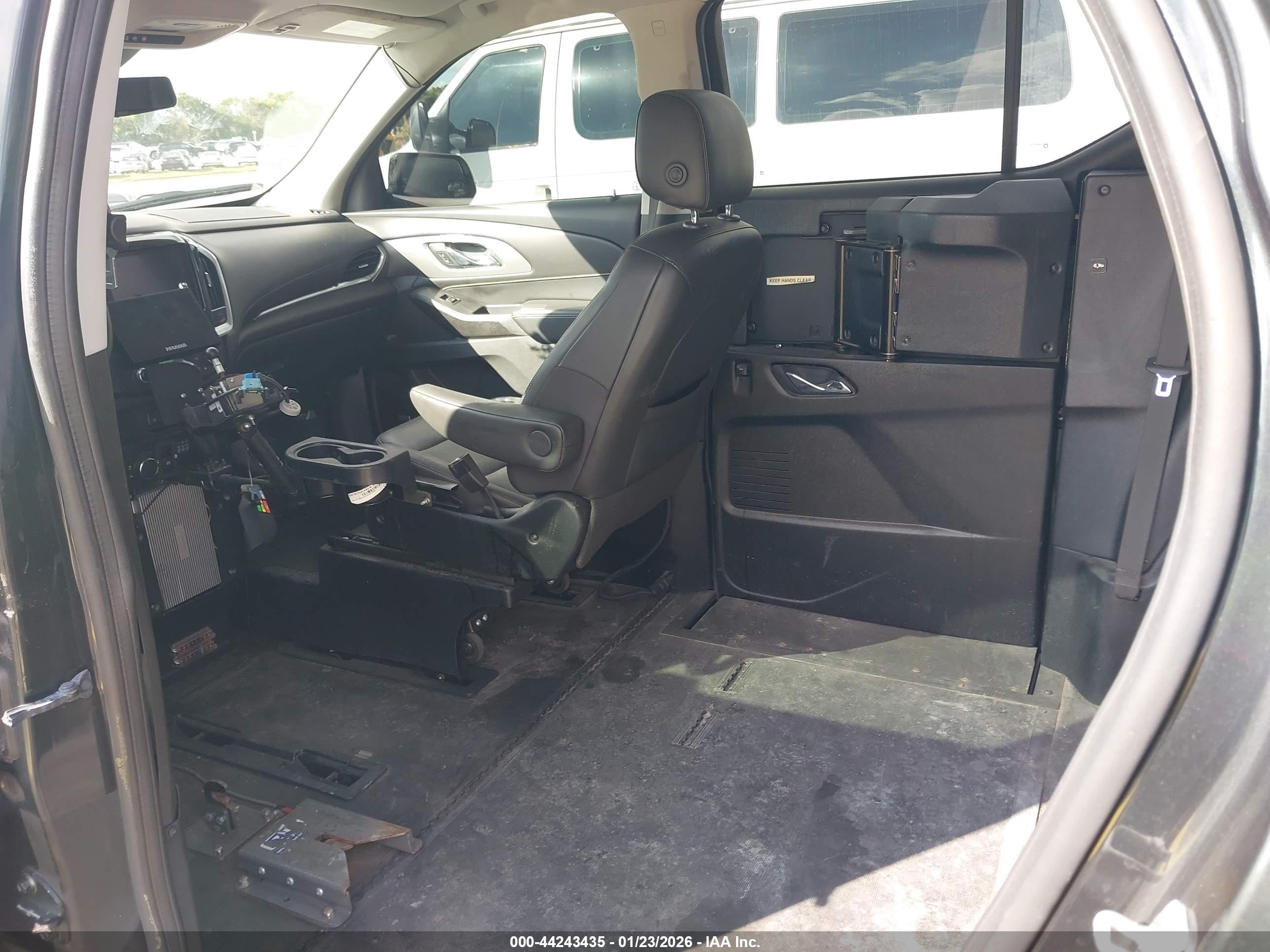CHEVROLET TRAVERSE image 8