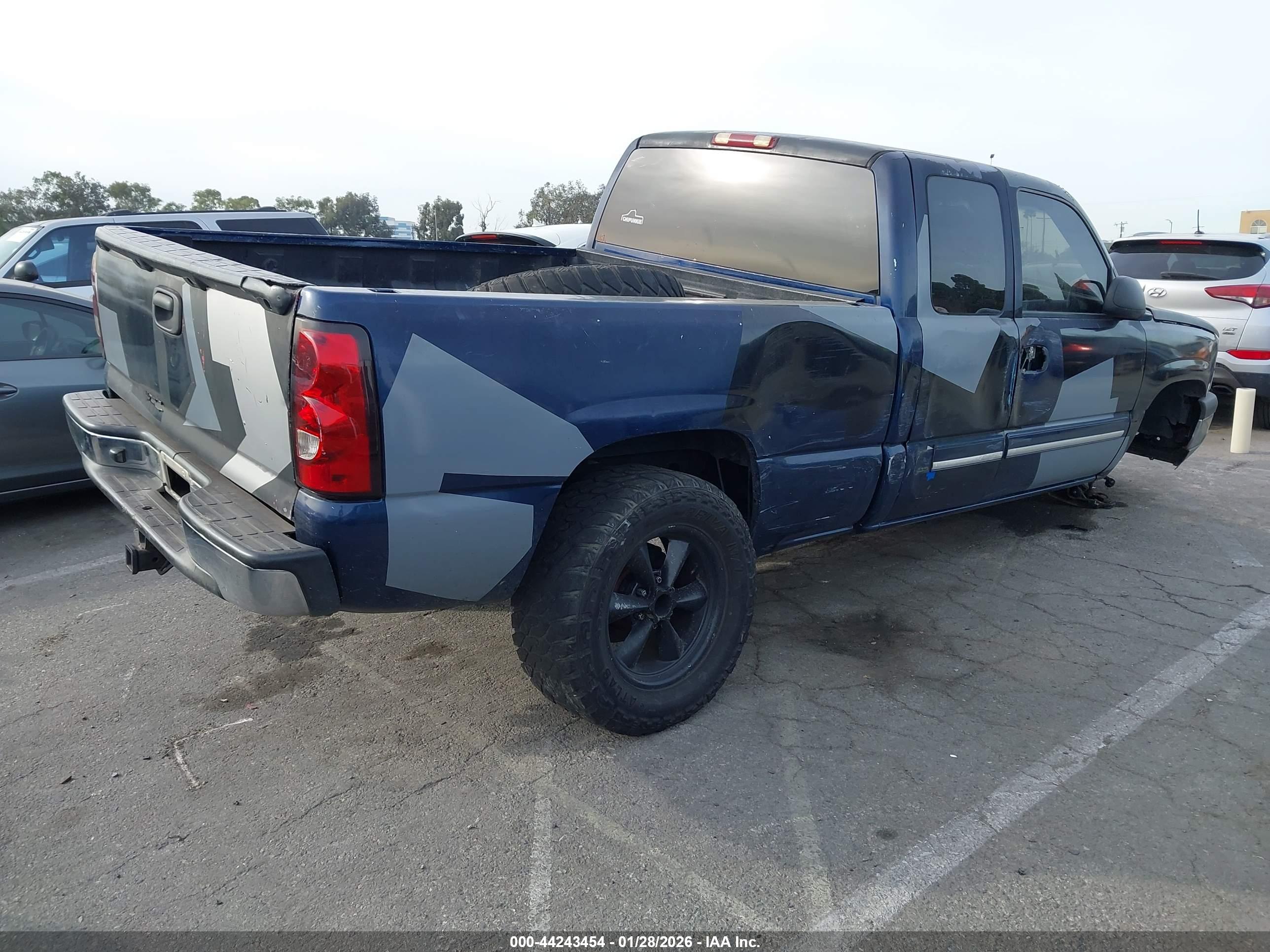 CHEVROLET SILVERADO image 4