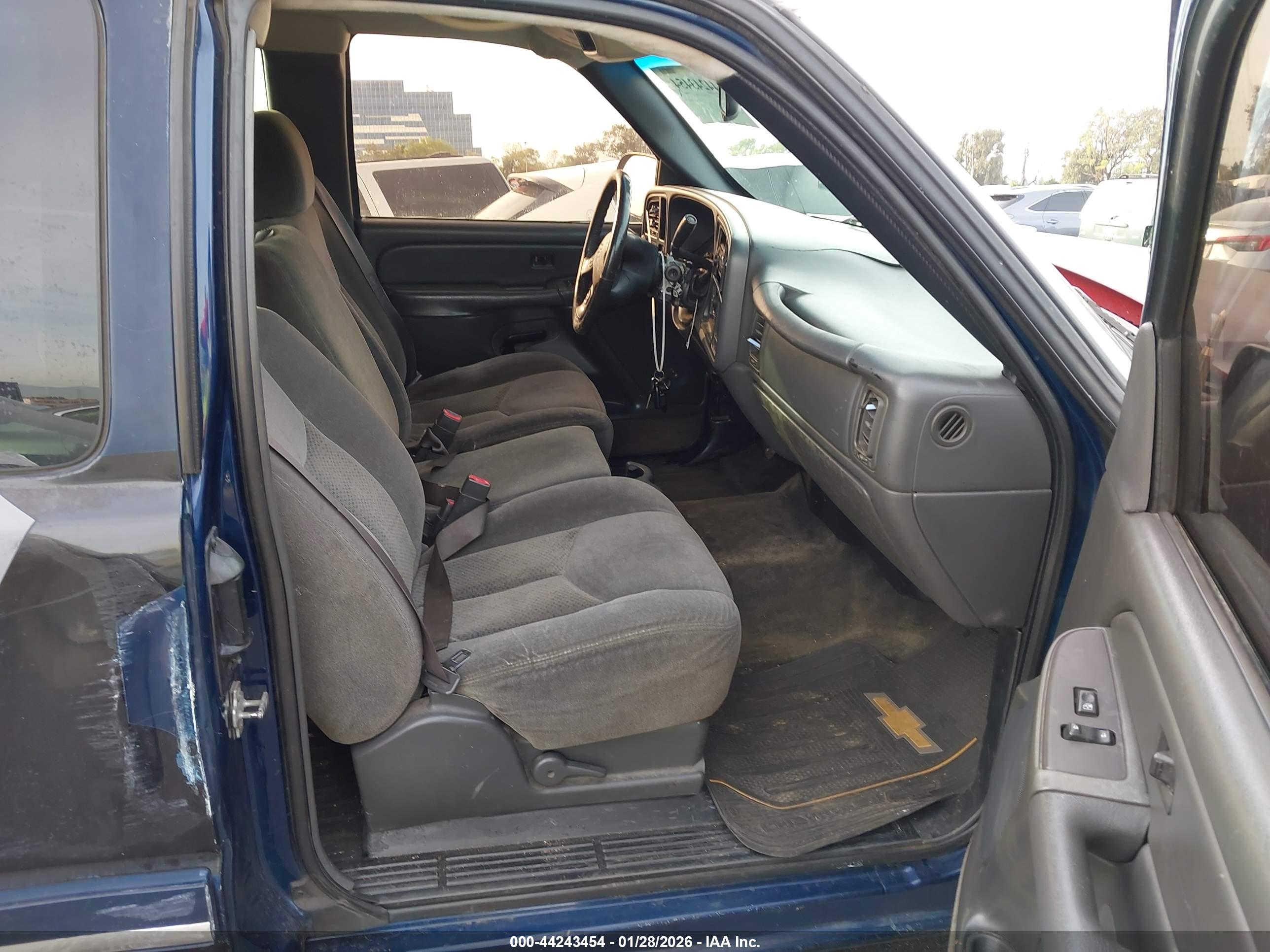 CHEVROLET SILVERADO image 5