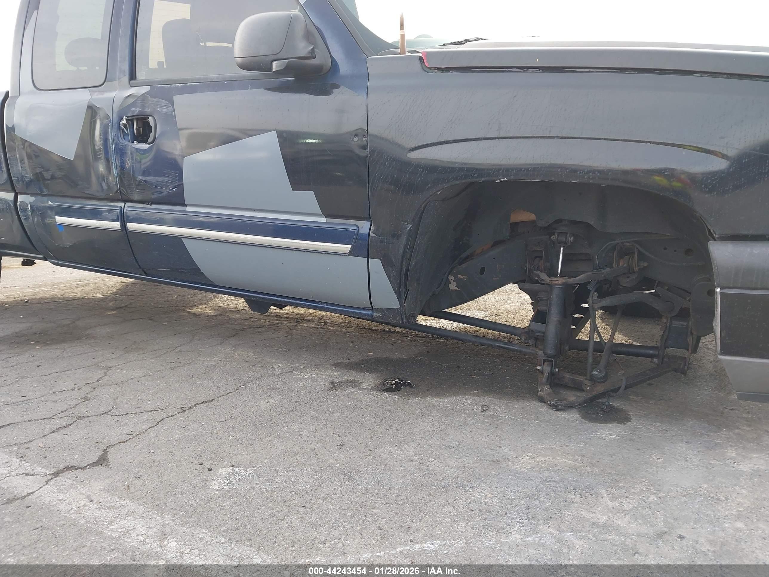 CHEVROLET SILVERADO image 6