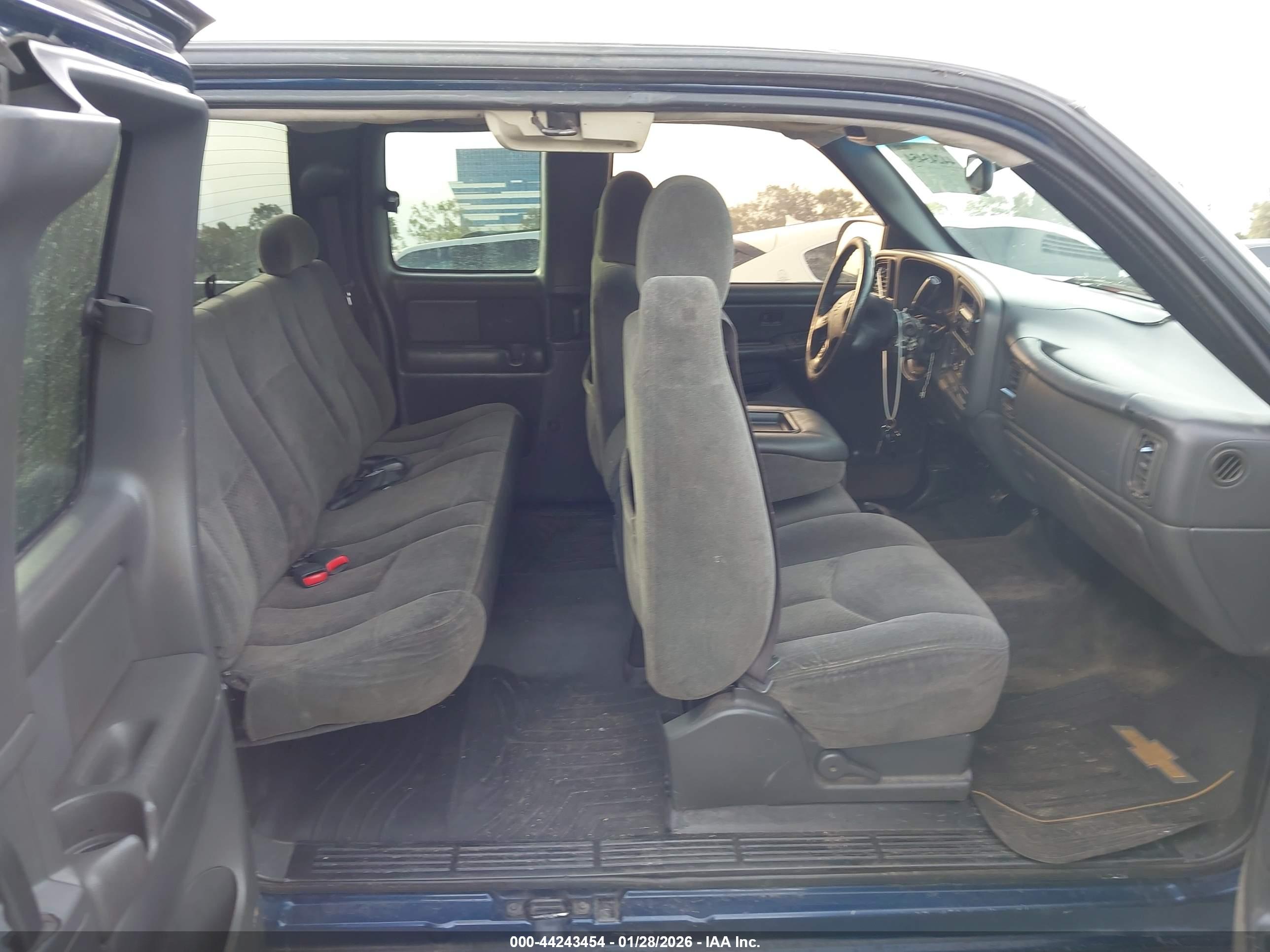 CHEVROLET SILVERADO image 8