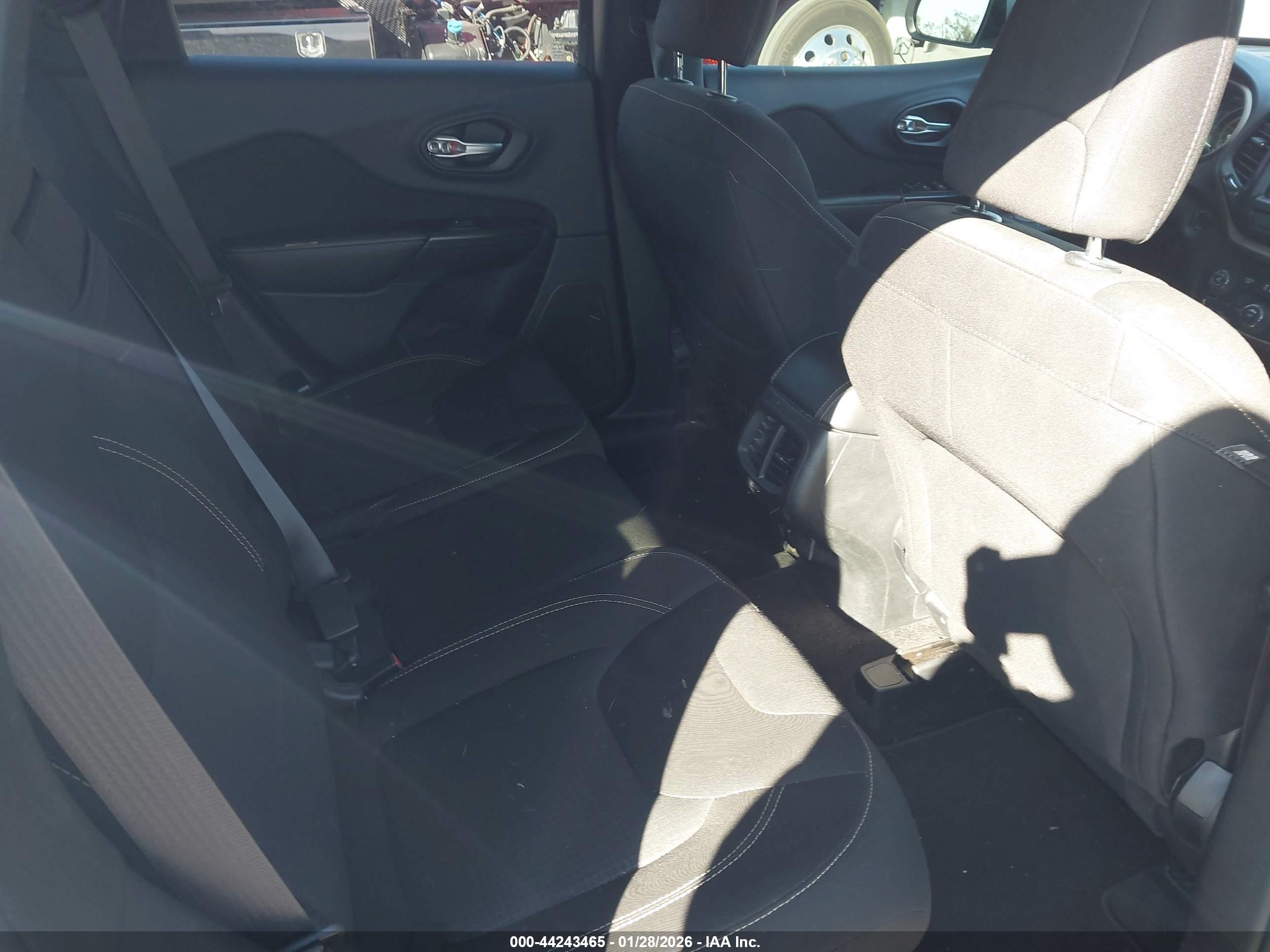 JEEP CHEROKEE image 8