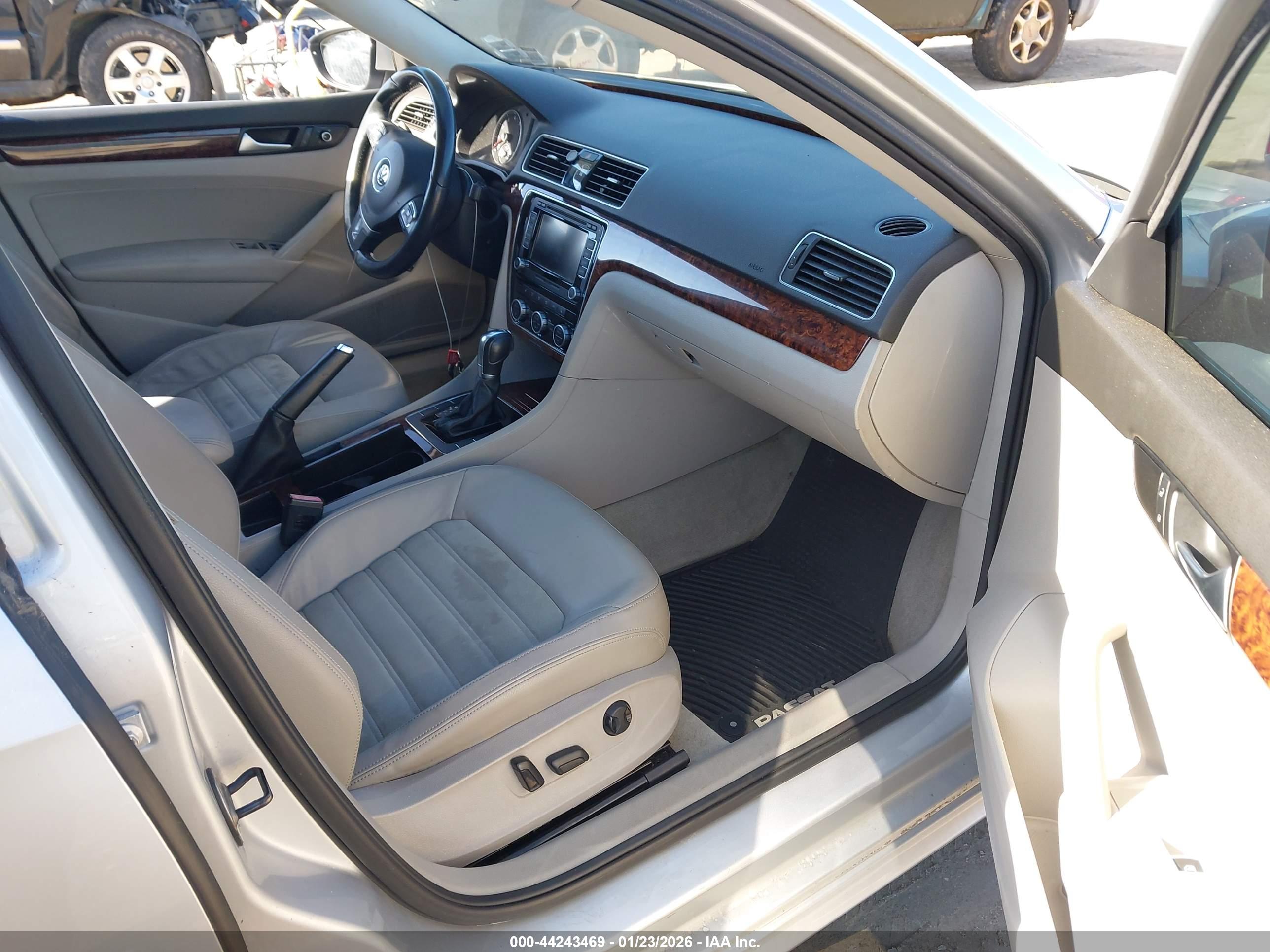VOLKSWAGEN PASSAT image 5