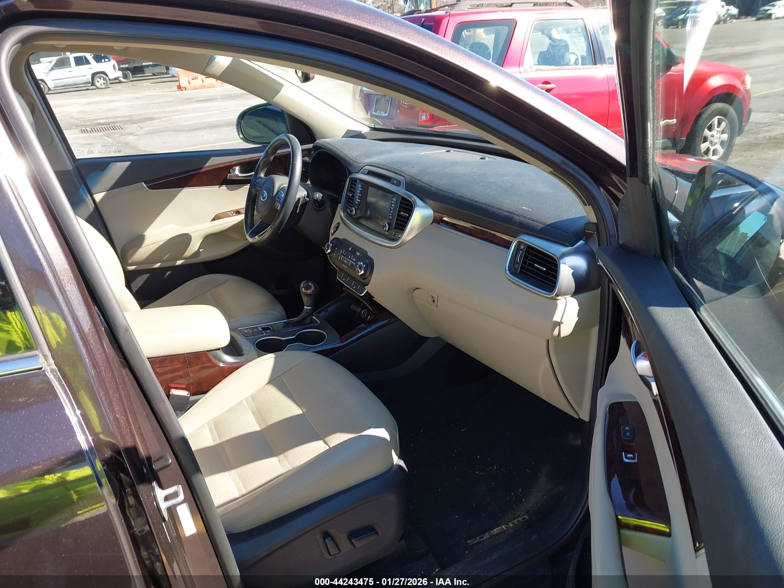 KIA SORENTO image 5