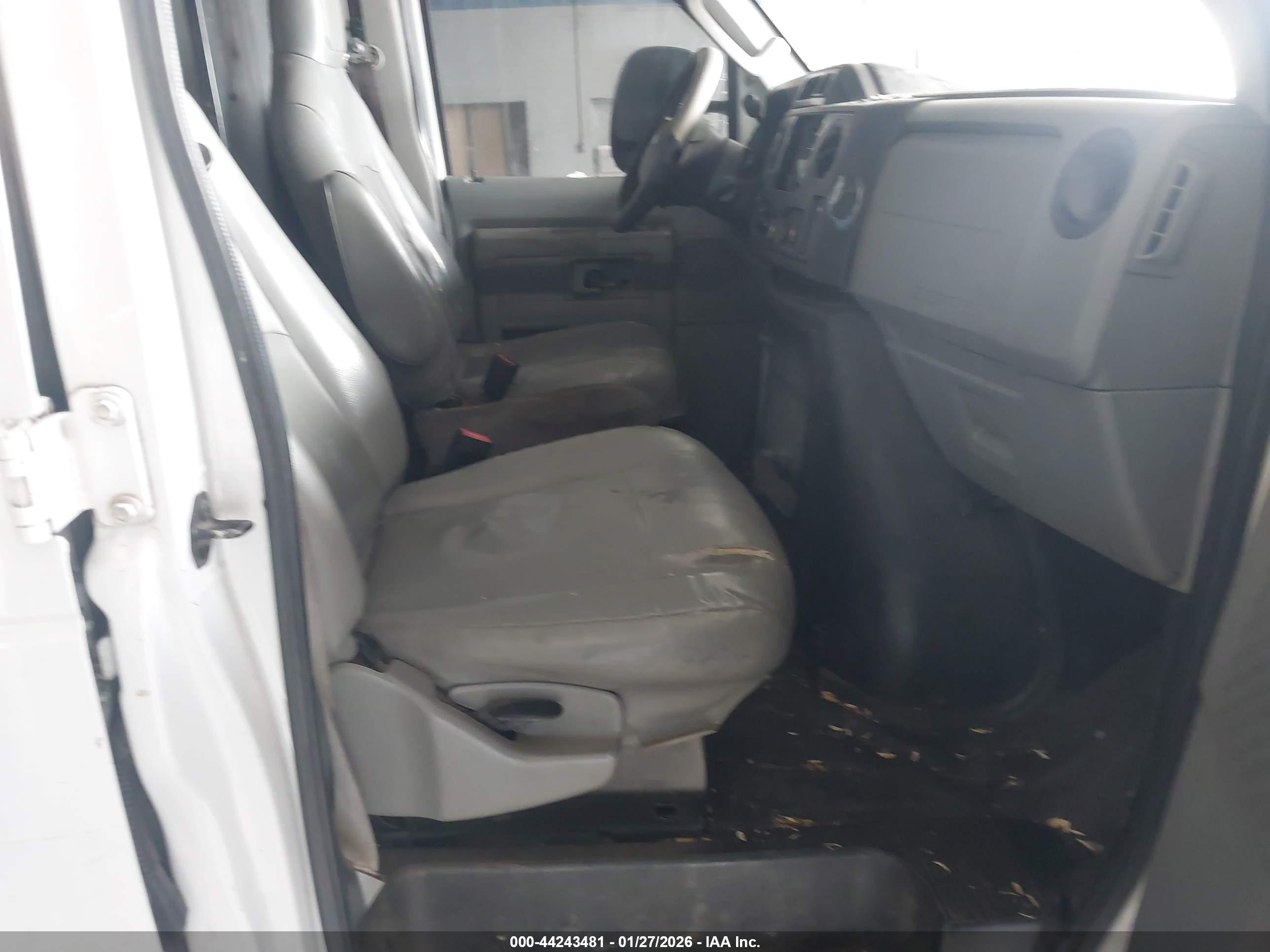 FORD E-350 image 5