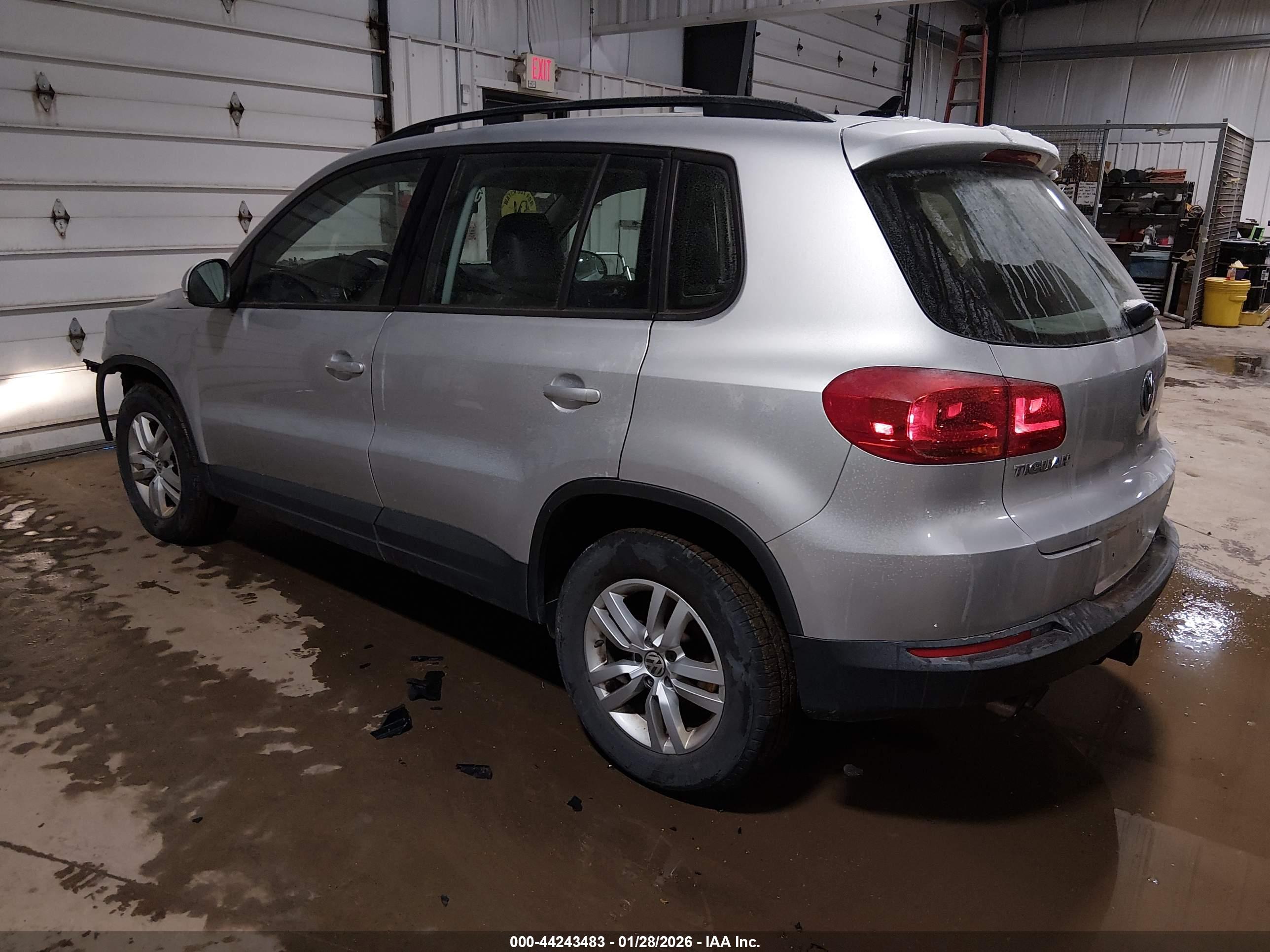 VOLKSWAGEN TIGUAN image 3