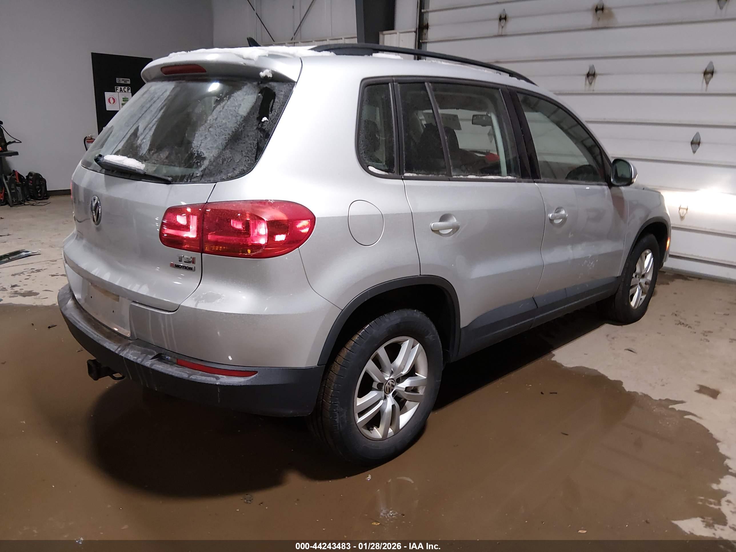 VOLKSWAGEN TIGUAN image 4