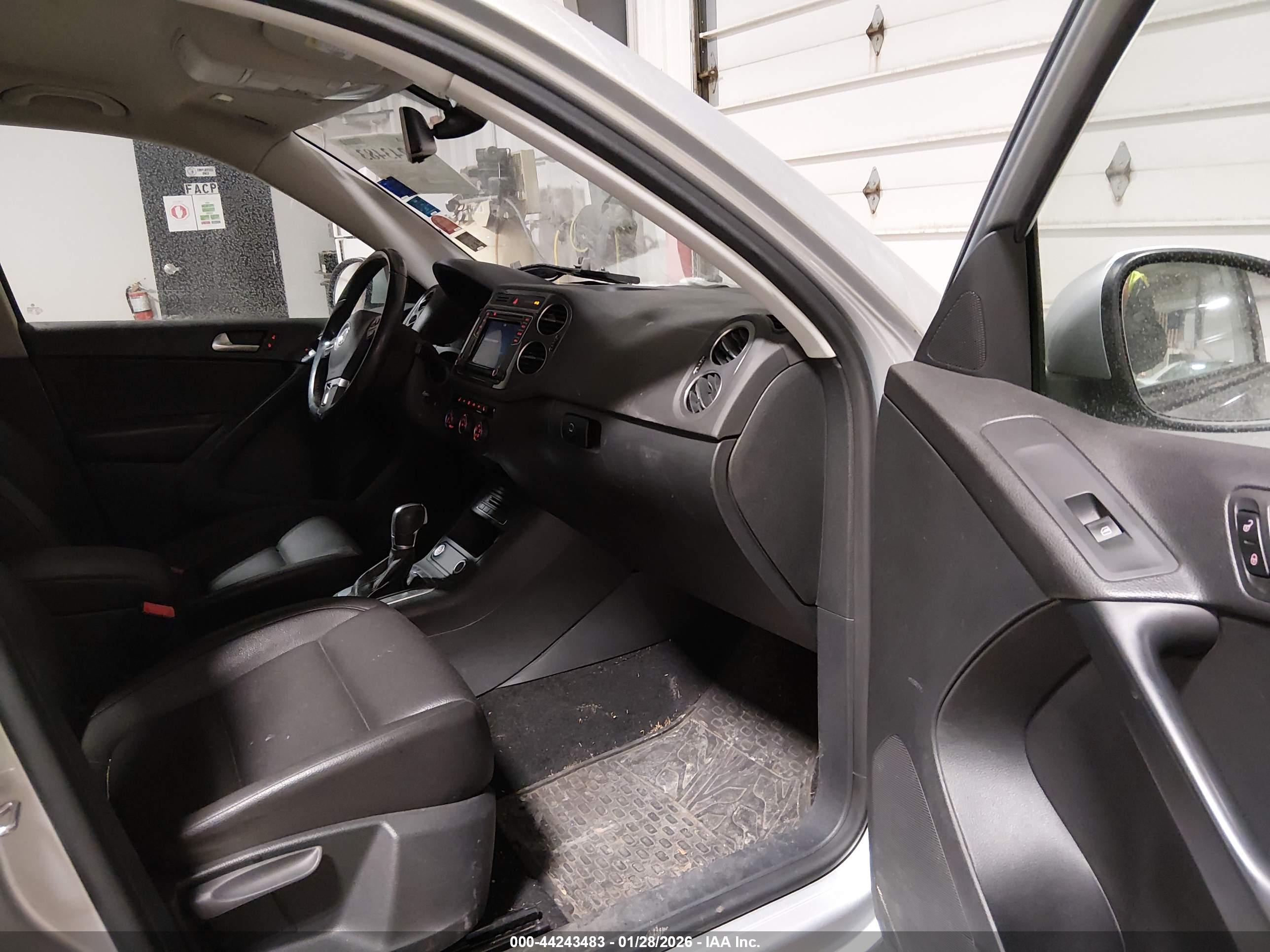 VOLKSWAGEN TIGUAN image 5