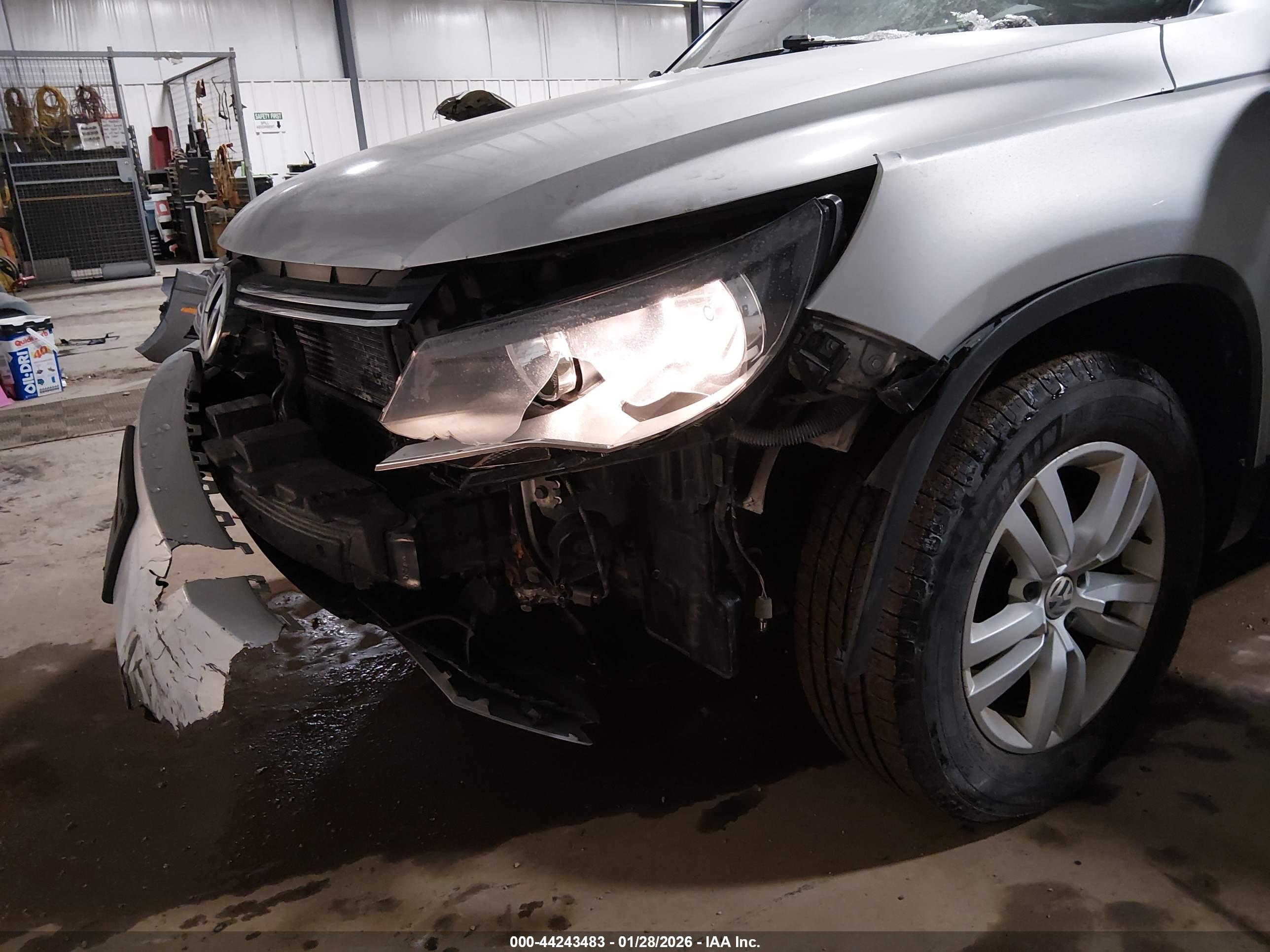 VOLKSWAGEN TIGUAN image 6