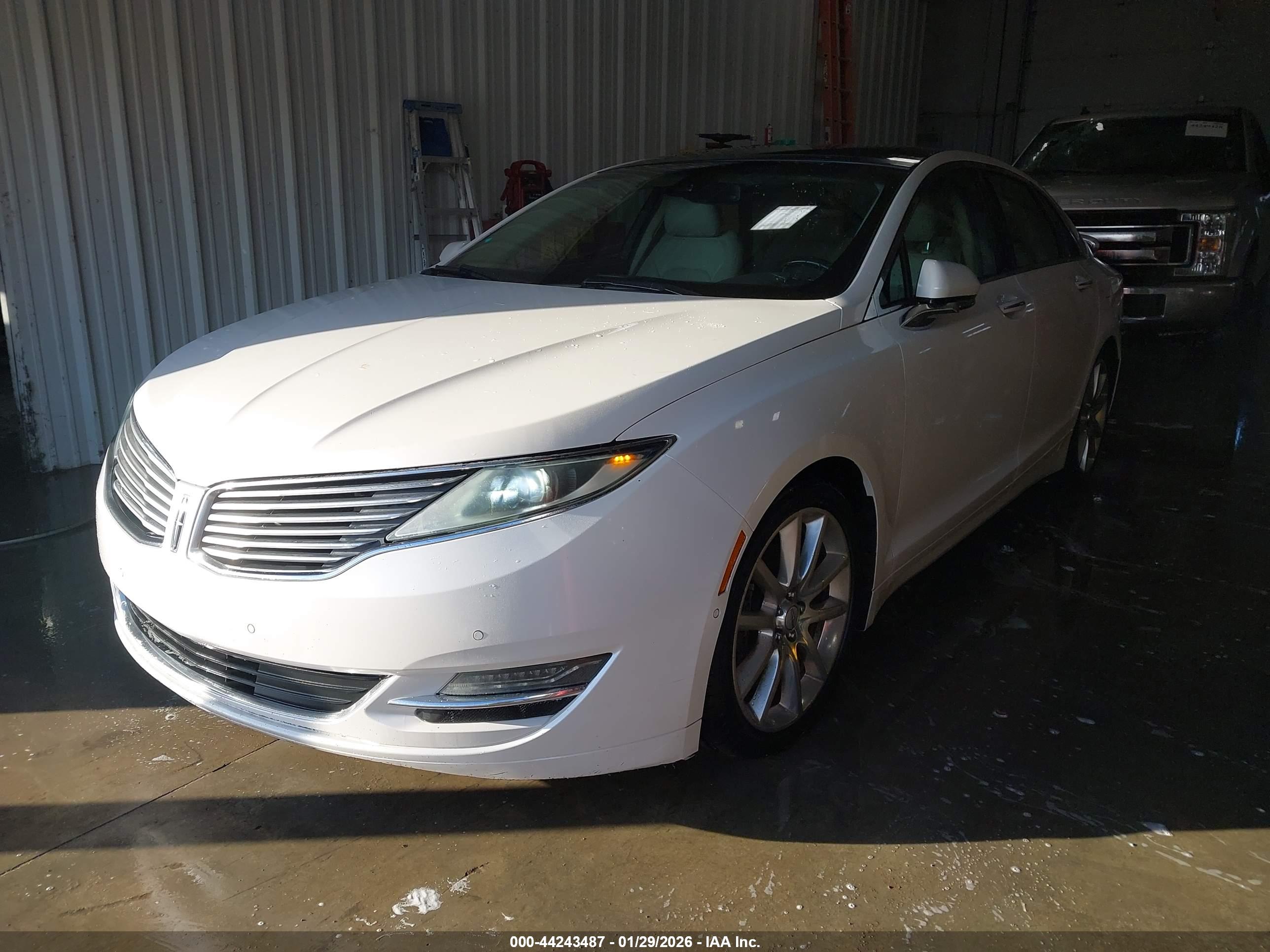 LINCOLN MKZ image 2
