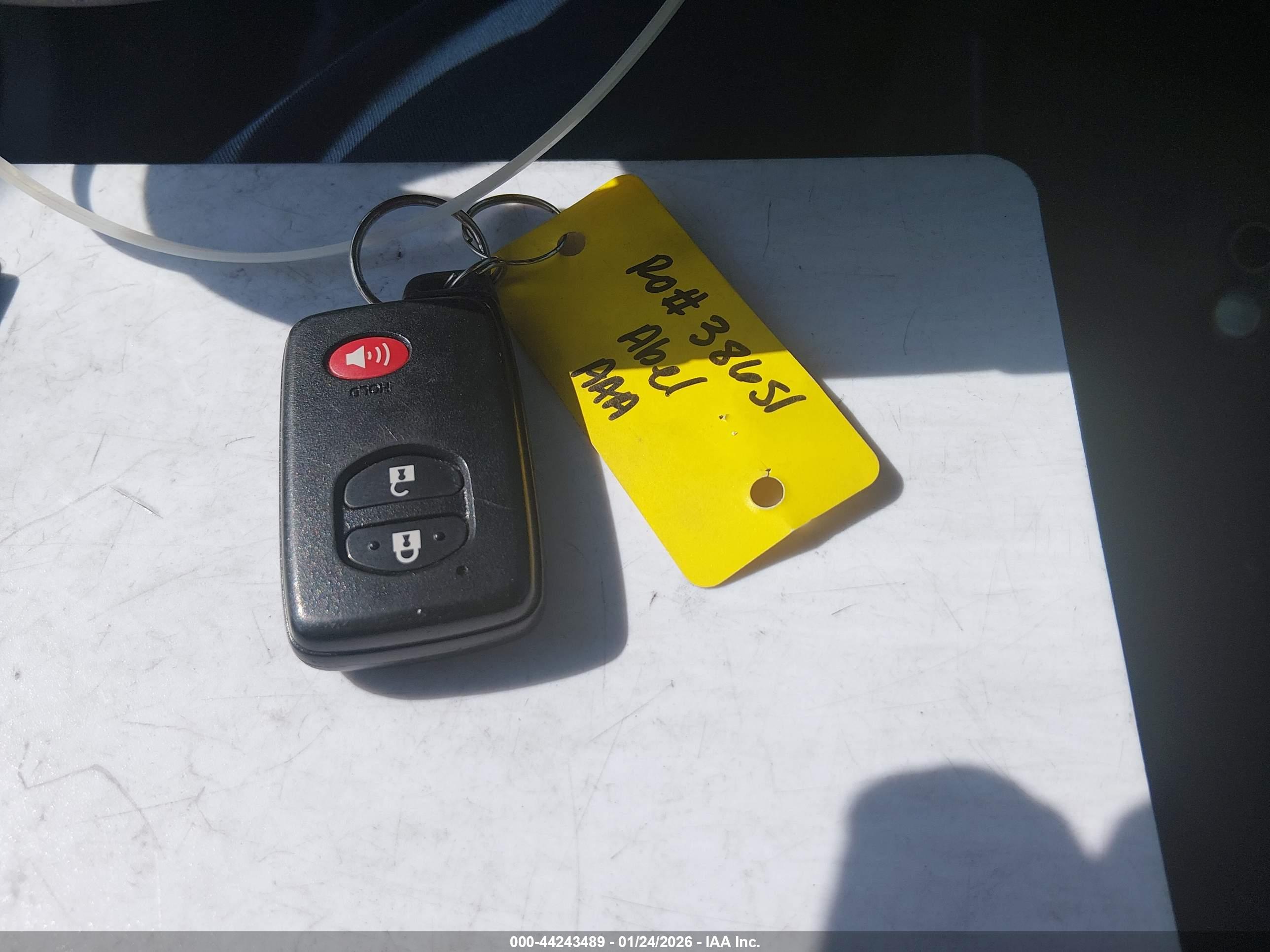 TOYOTA PRIUS image 11