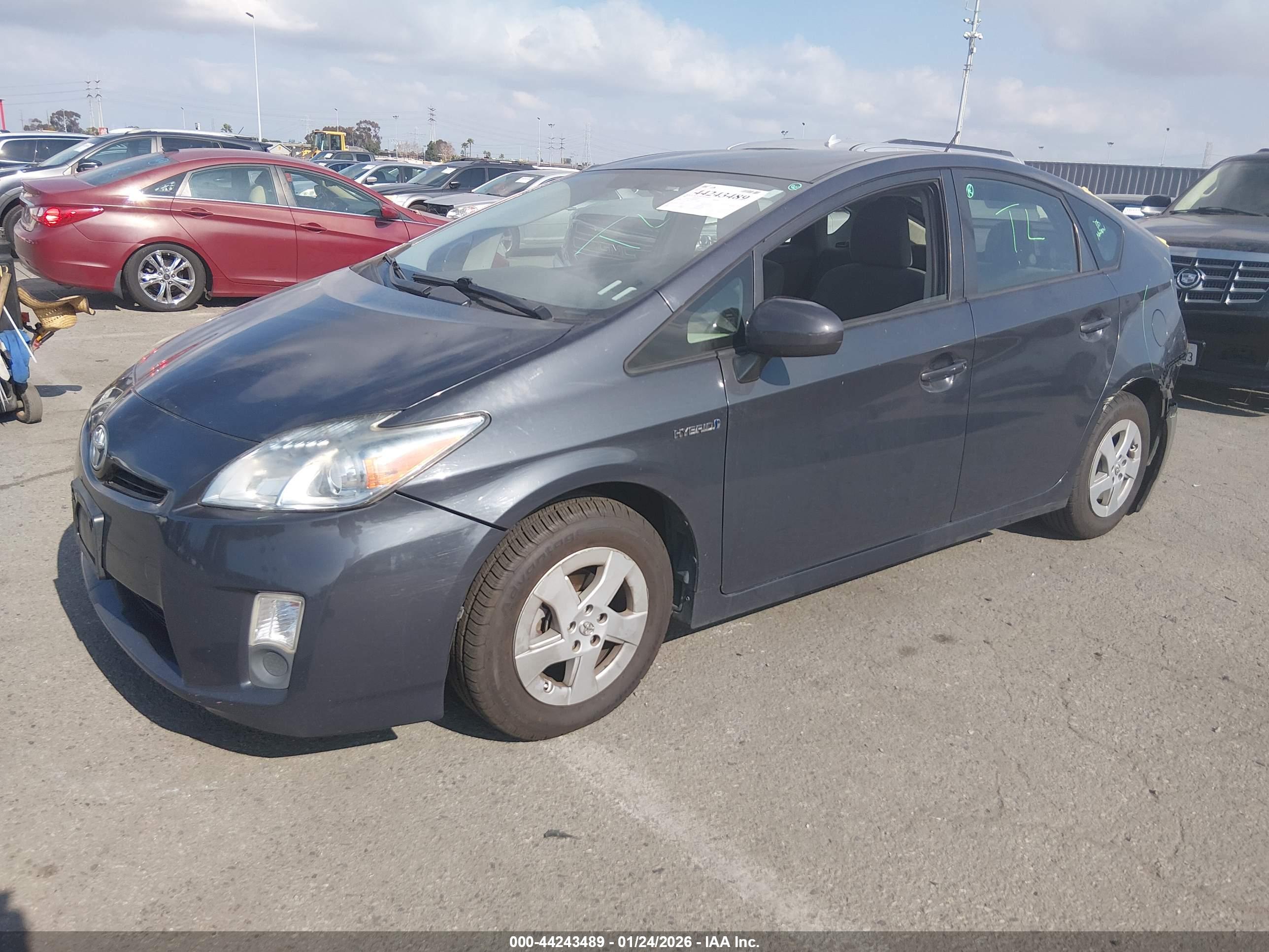 TOYOTA PRIUS image 2