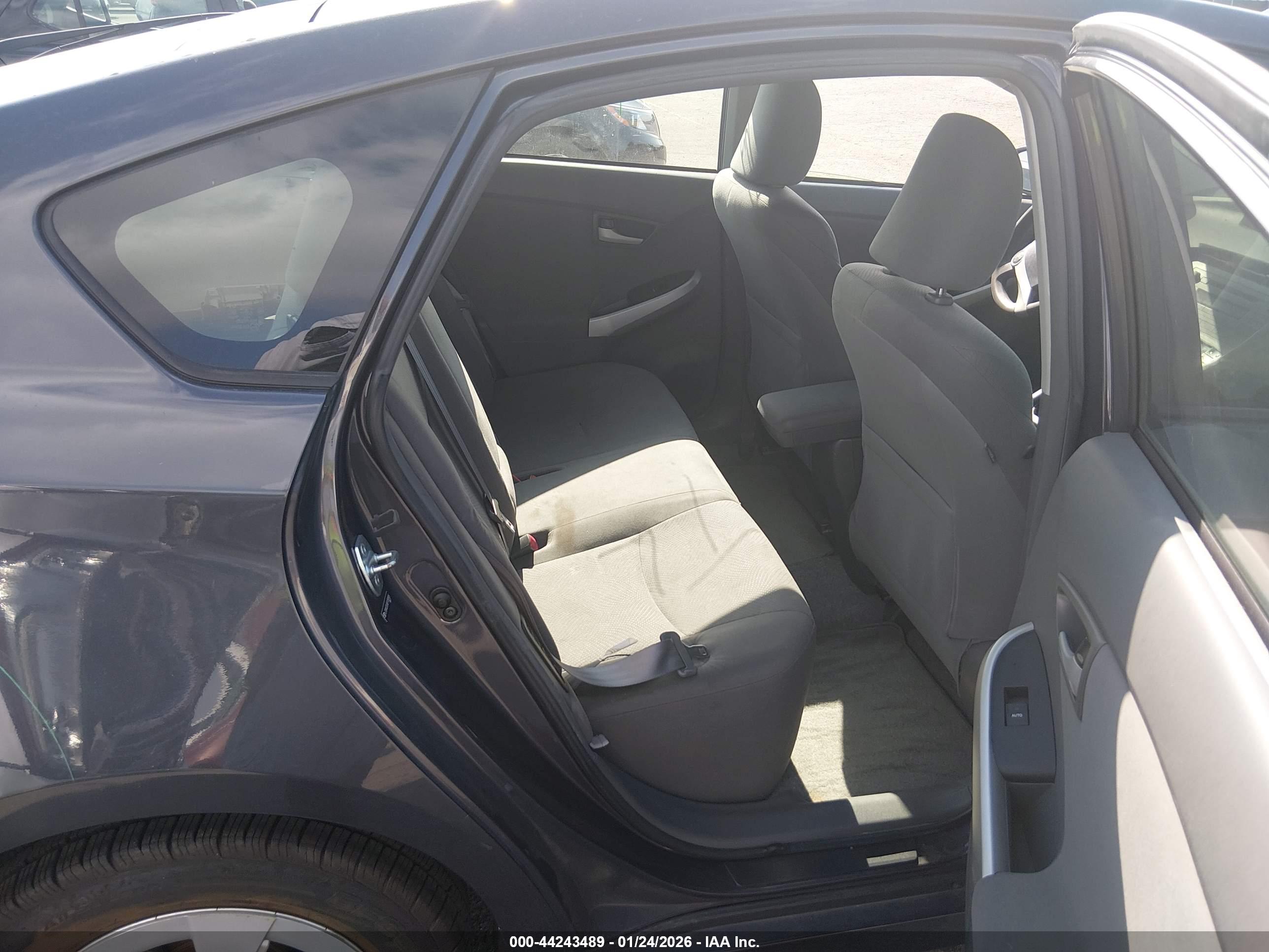 TOYOTA PRIUS image 8