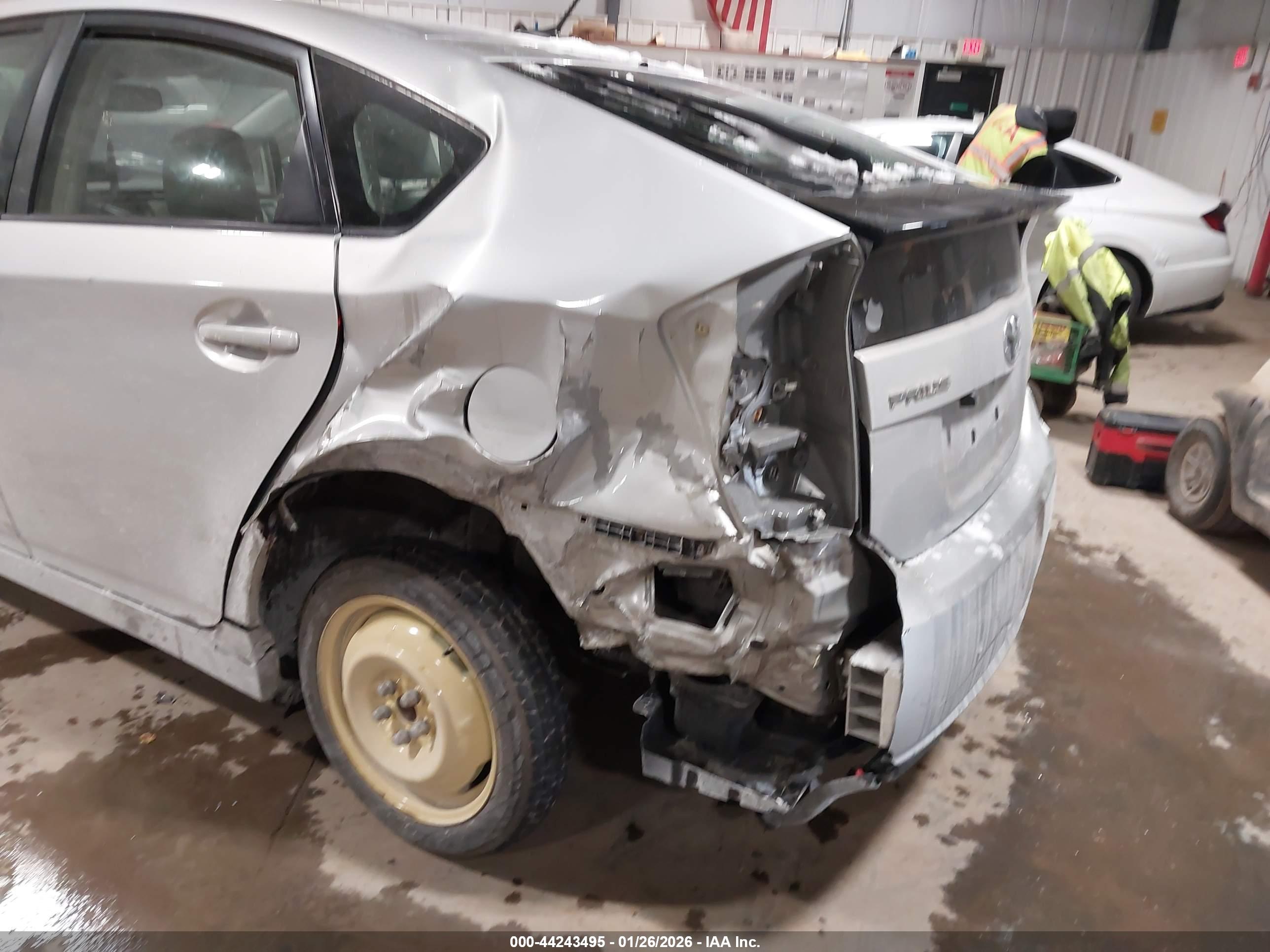 TOYOTA PRIUS image 6