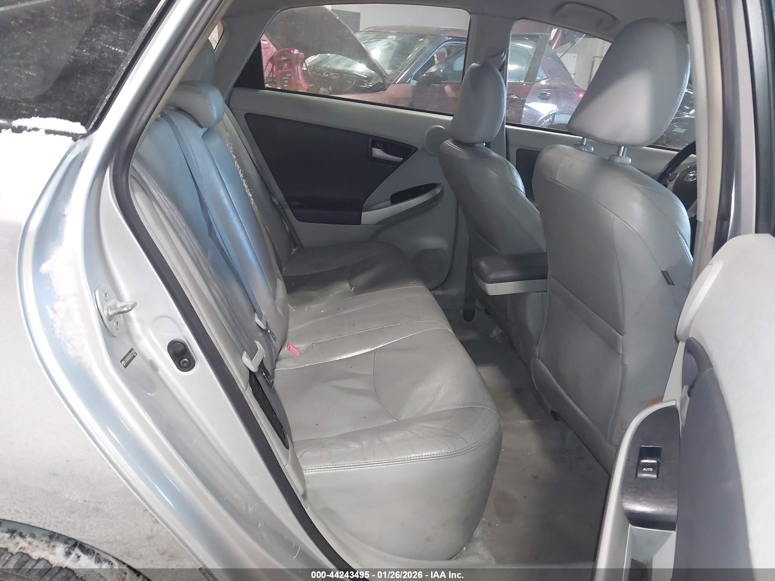 TOYOTA PRIUS image 8