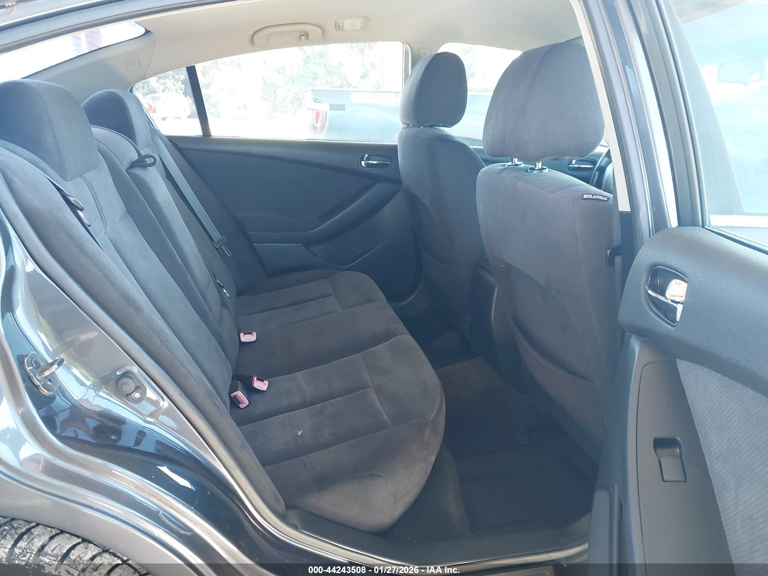 NISSAN ALTIMA image 8