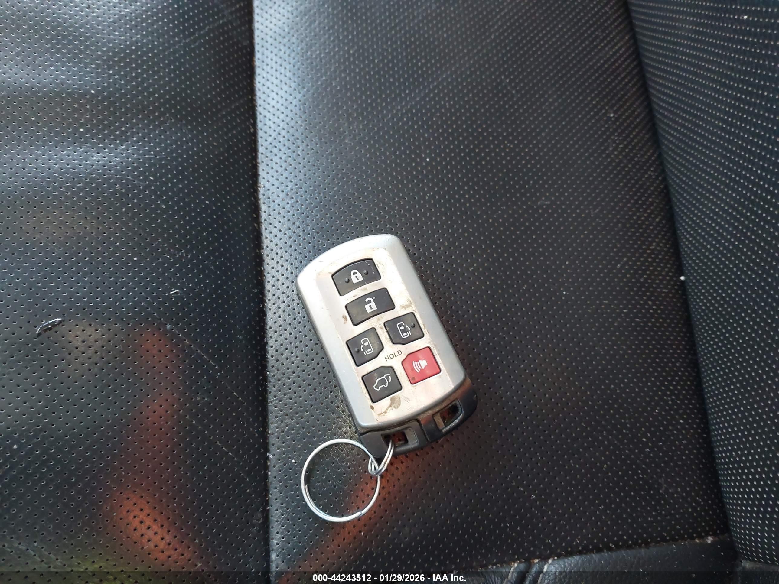 TOYOTA SIENNA image 11