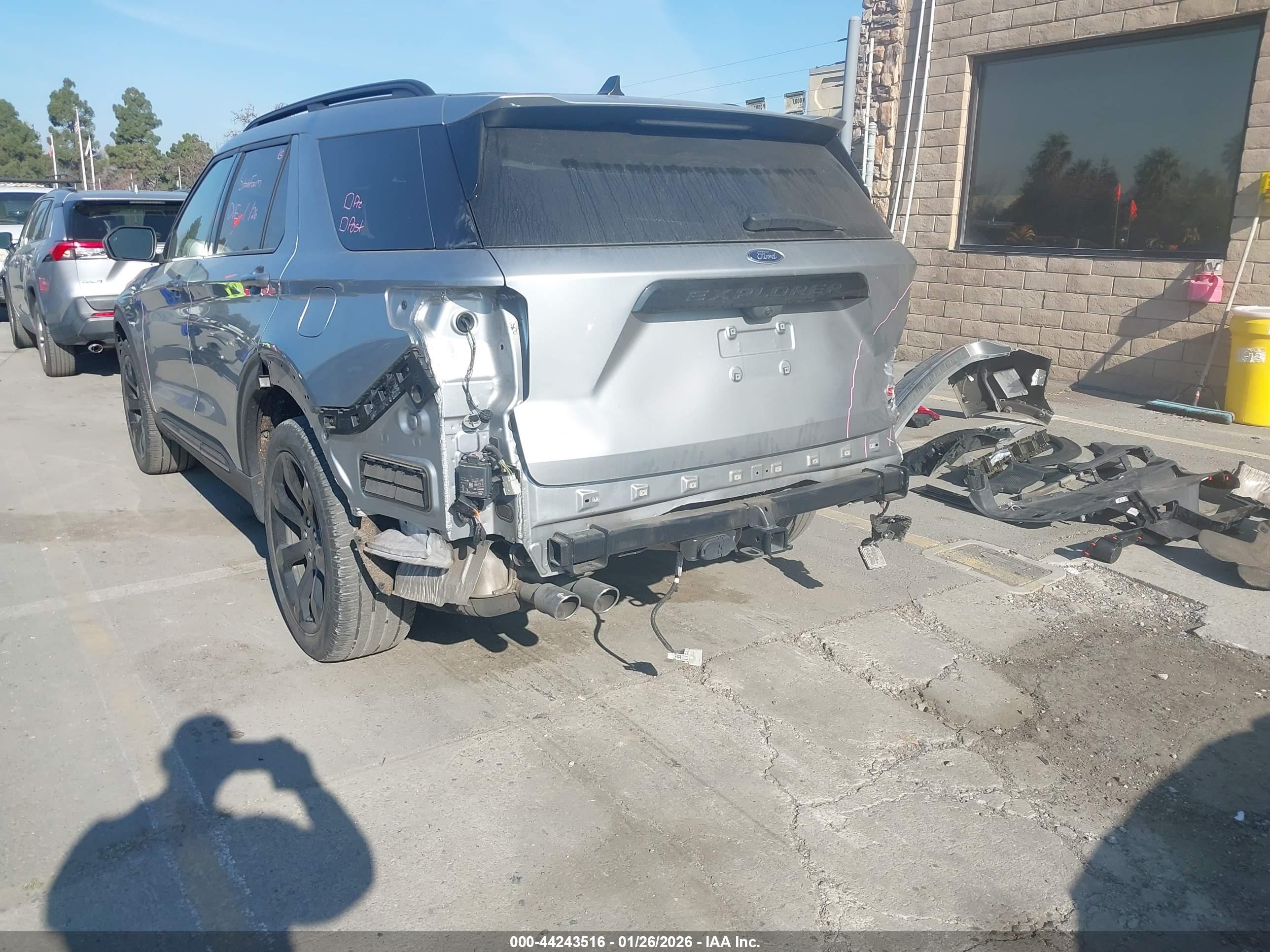 FORD EXPLORER image 6
