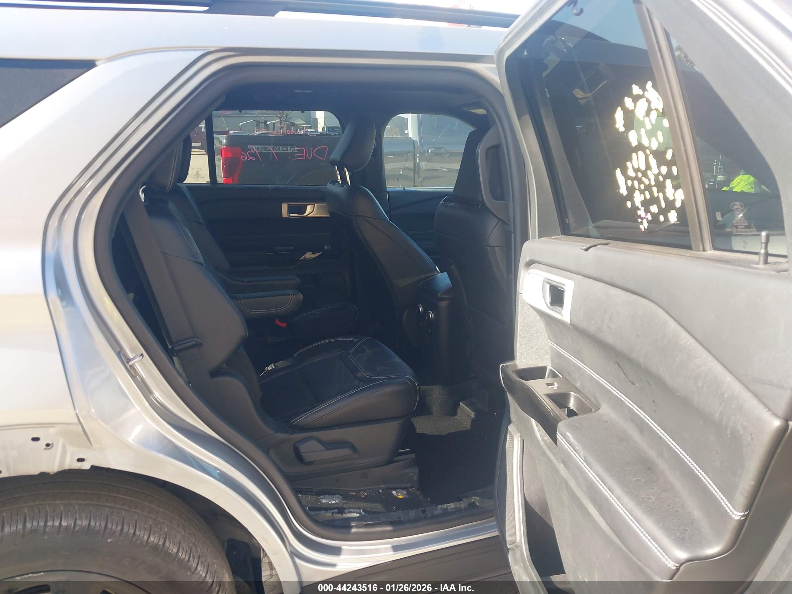 FORD EXPLORER image 8