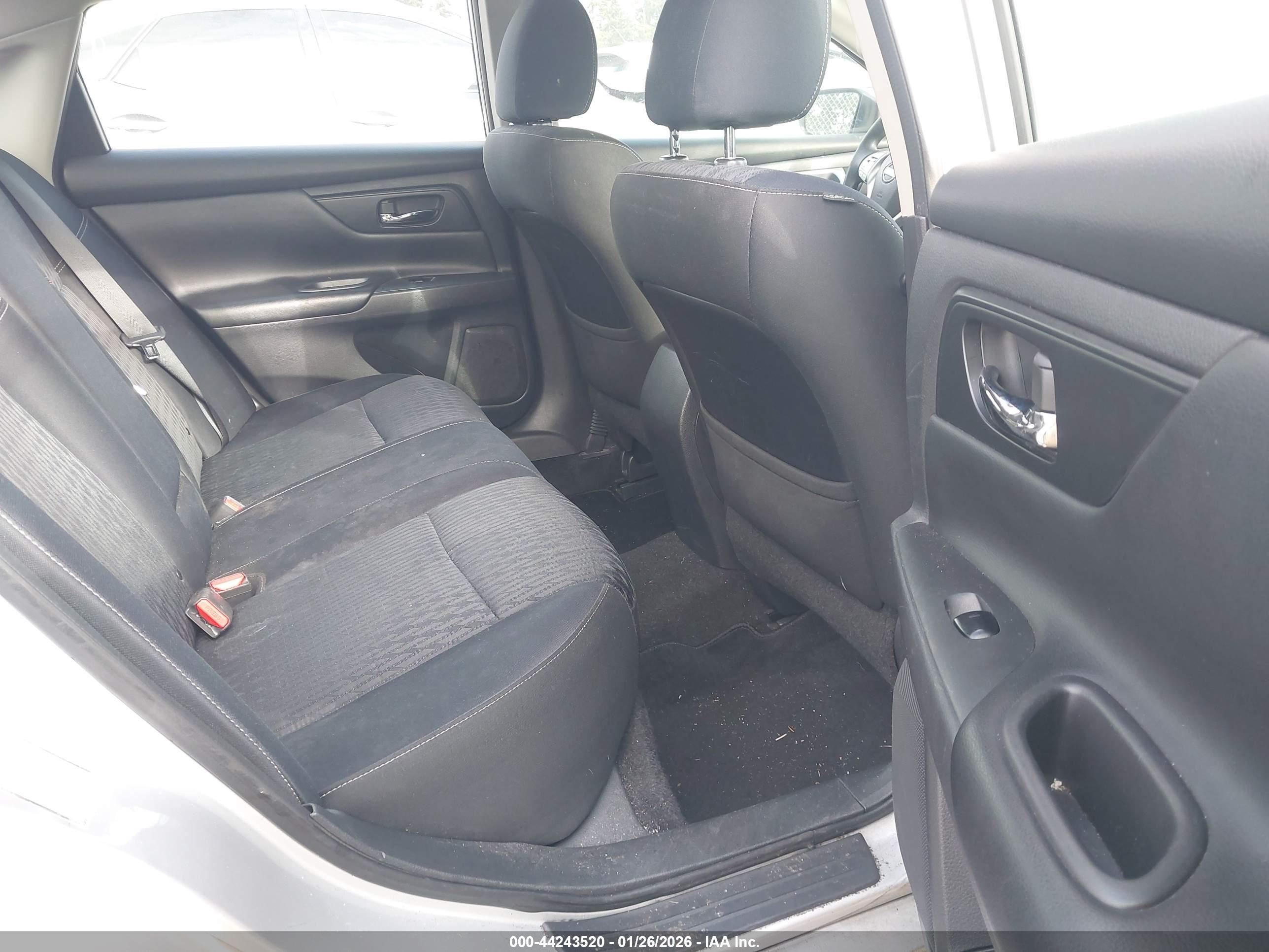 NISSAN ALTIMA image 8