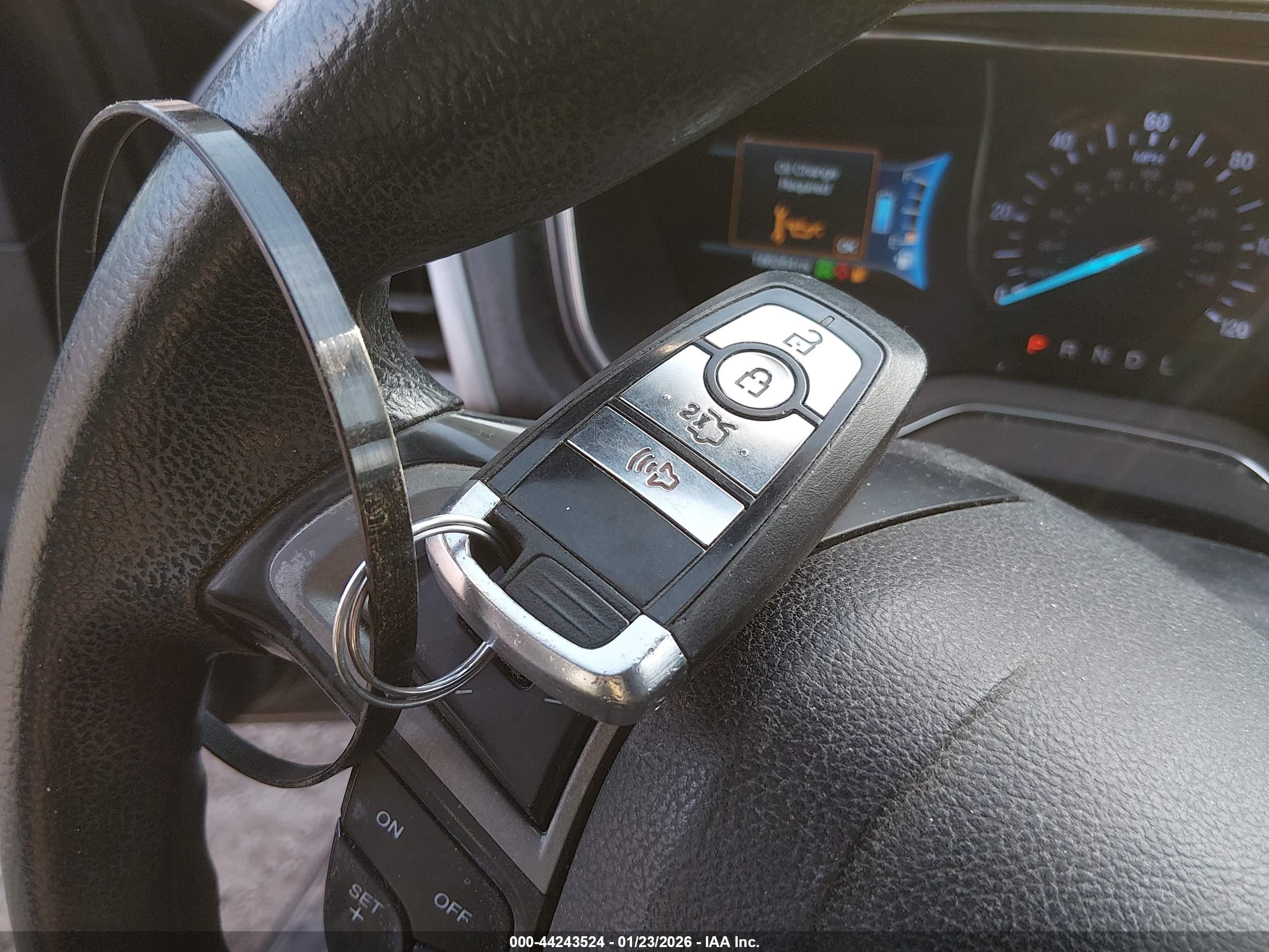 FORD FUSION image 11