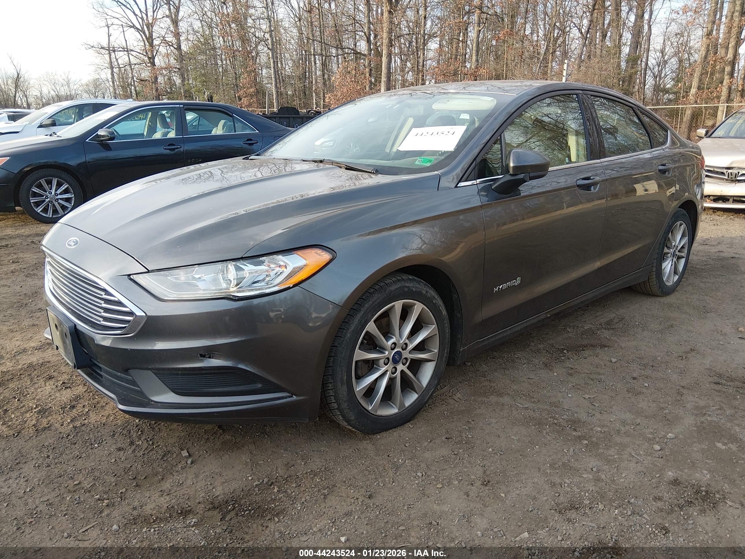 FORD FUSION image 2