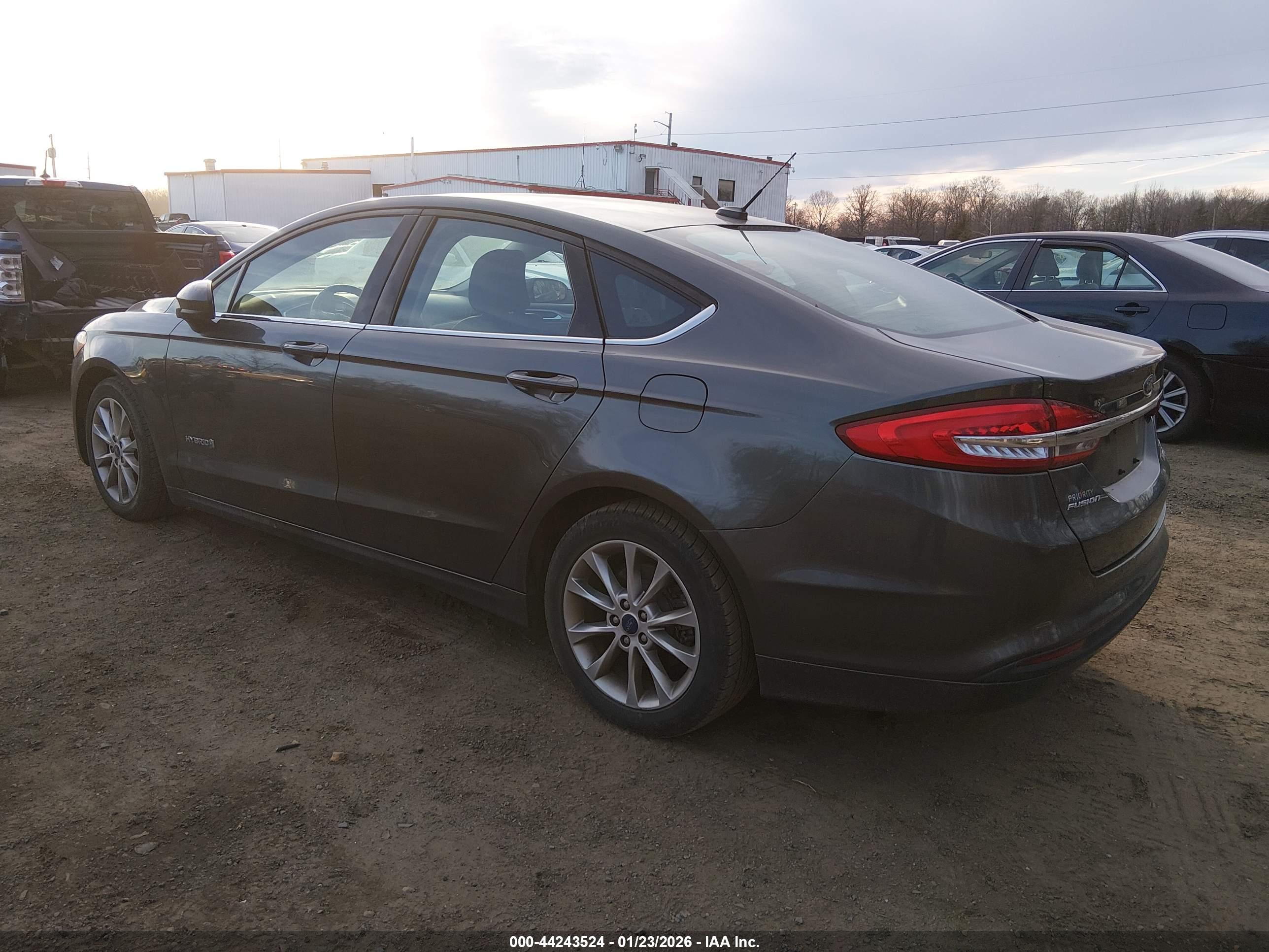 FORD FUSION image 3