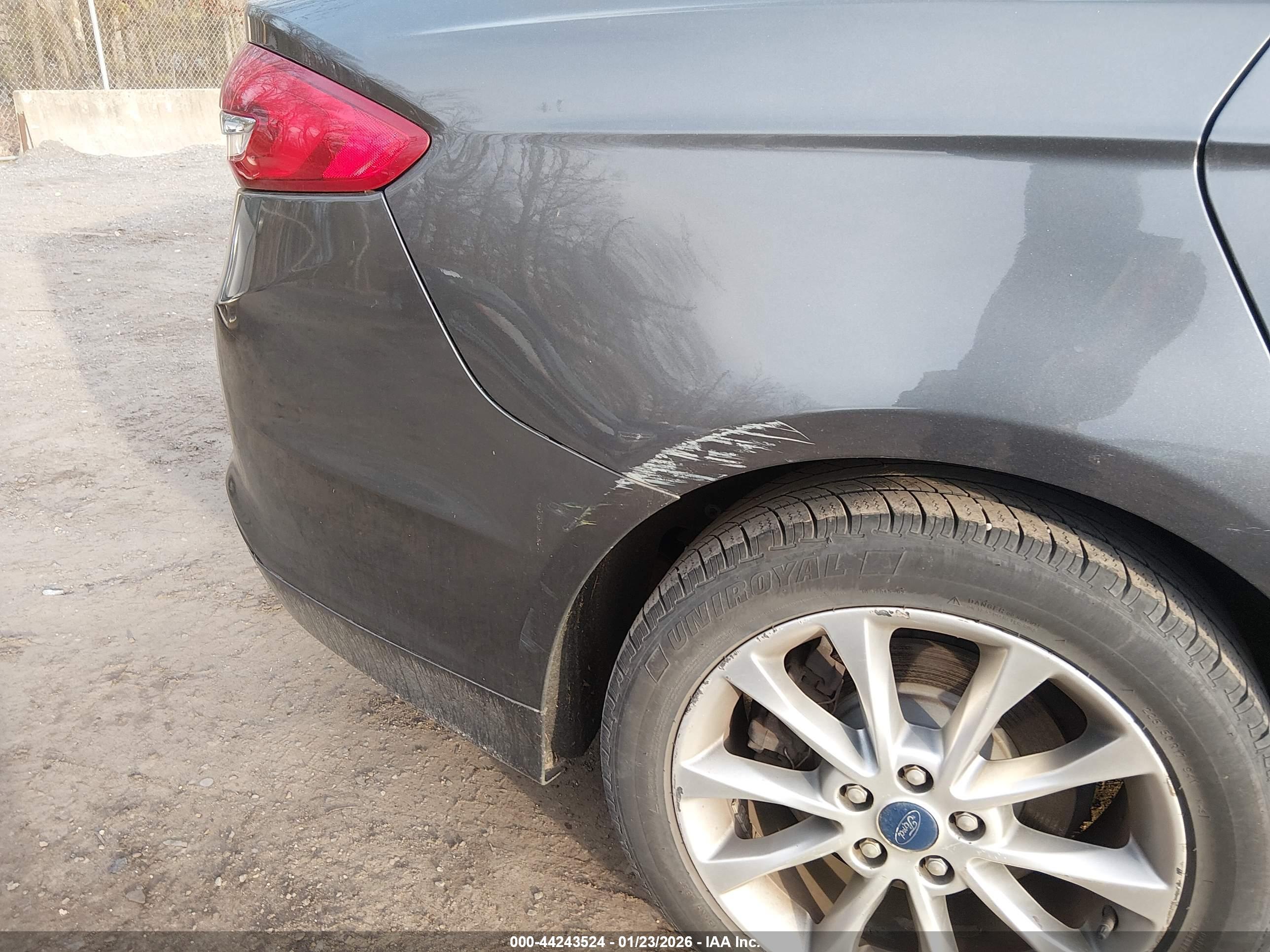 FORD FUSION image 6