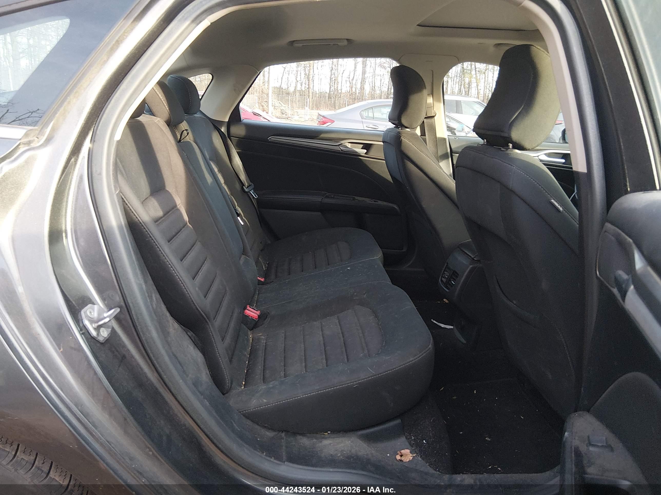 FORD FUSION image 8