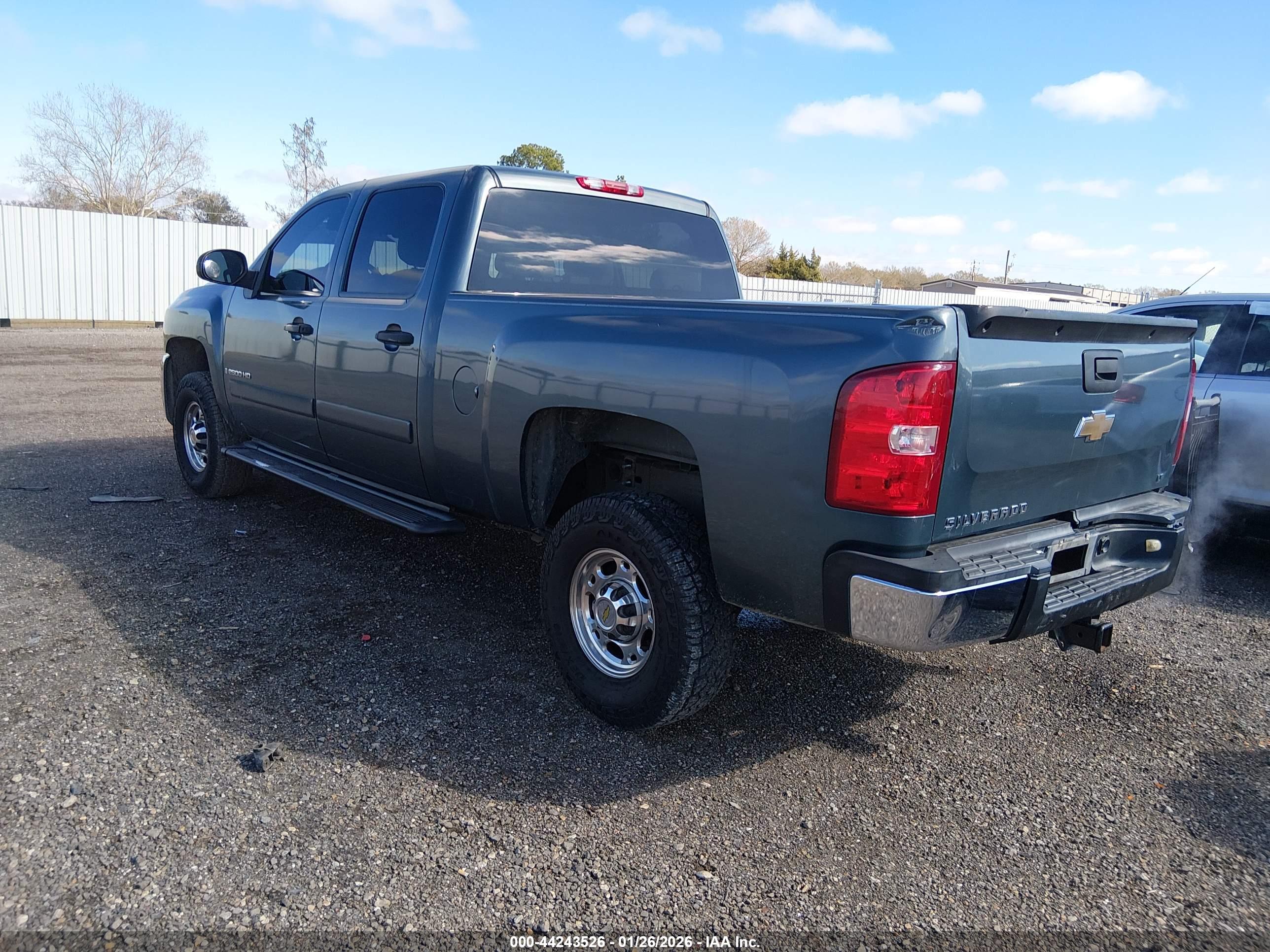 CHEVROLET SILVERADO image 3