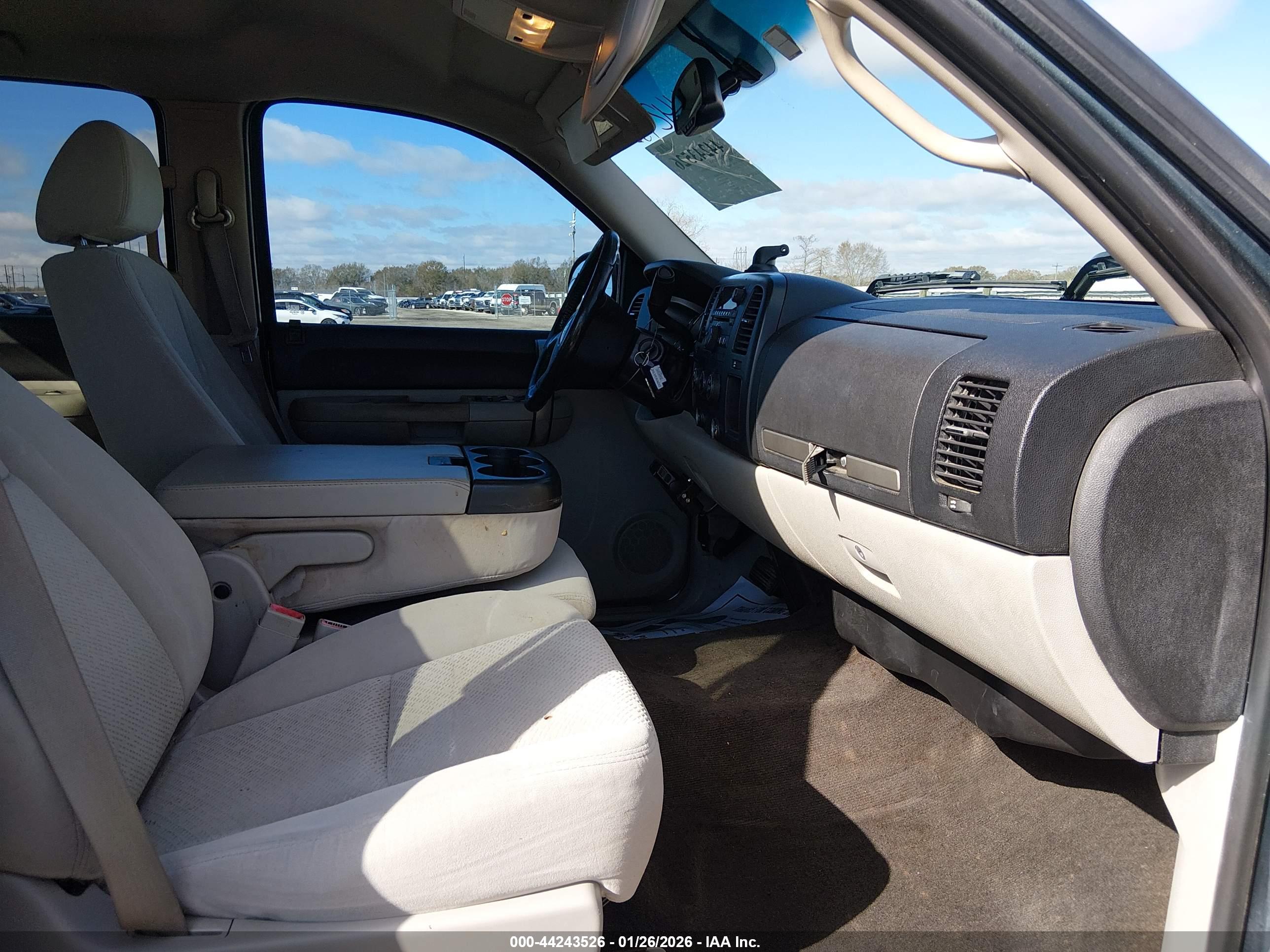 CHEVROLET SILVERADO image 5