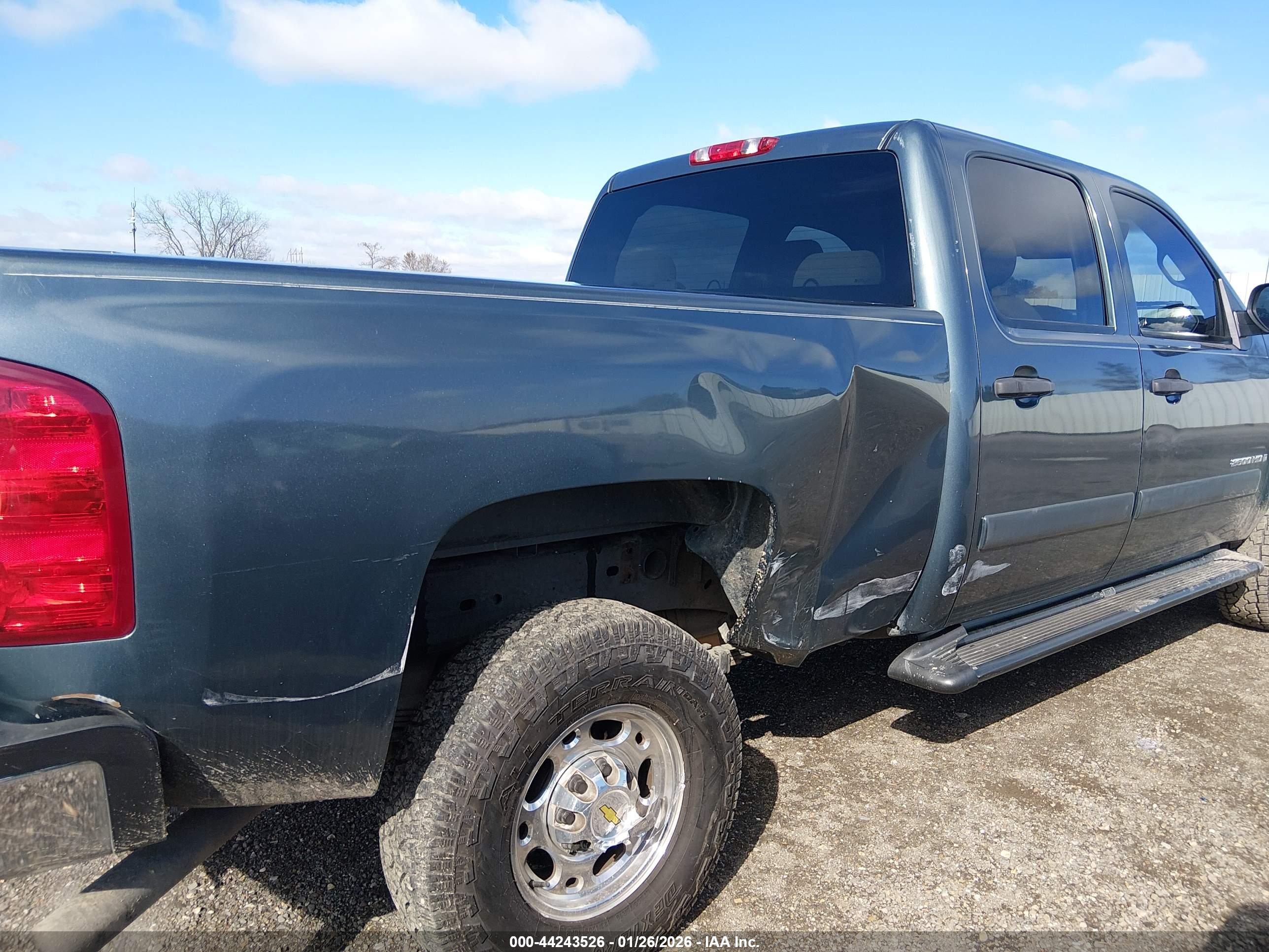 CHEVROLET SILVERADO image 6