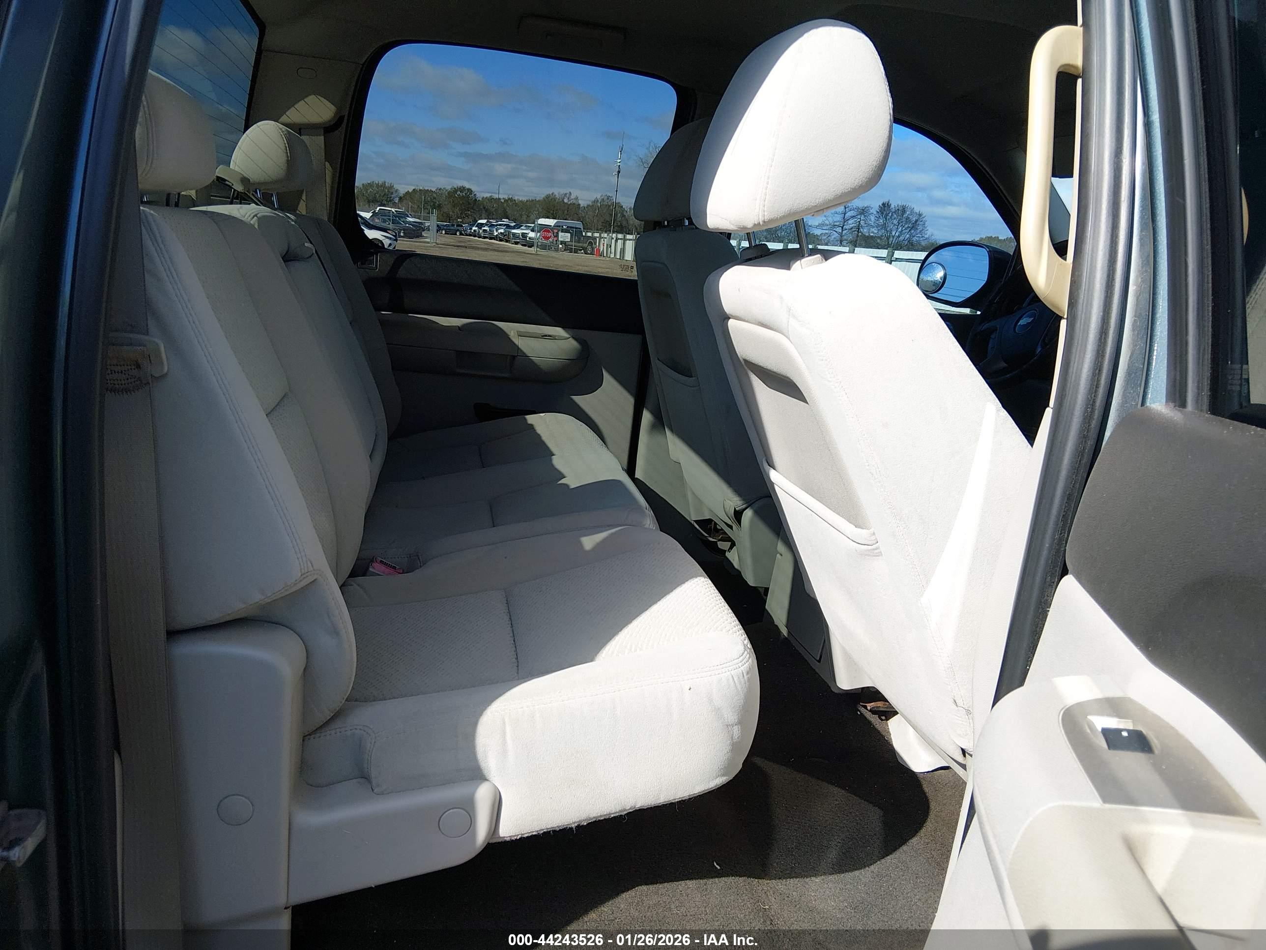 CHEVROLET SILVERADO image 8