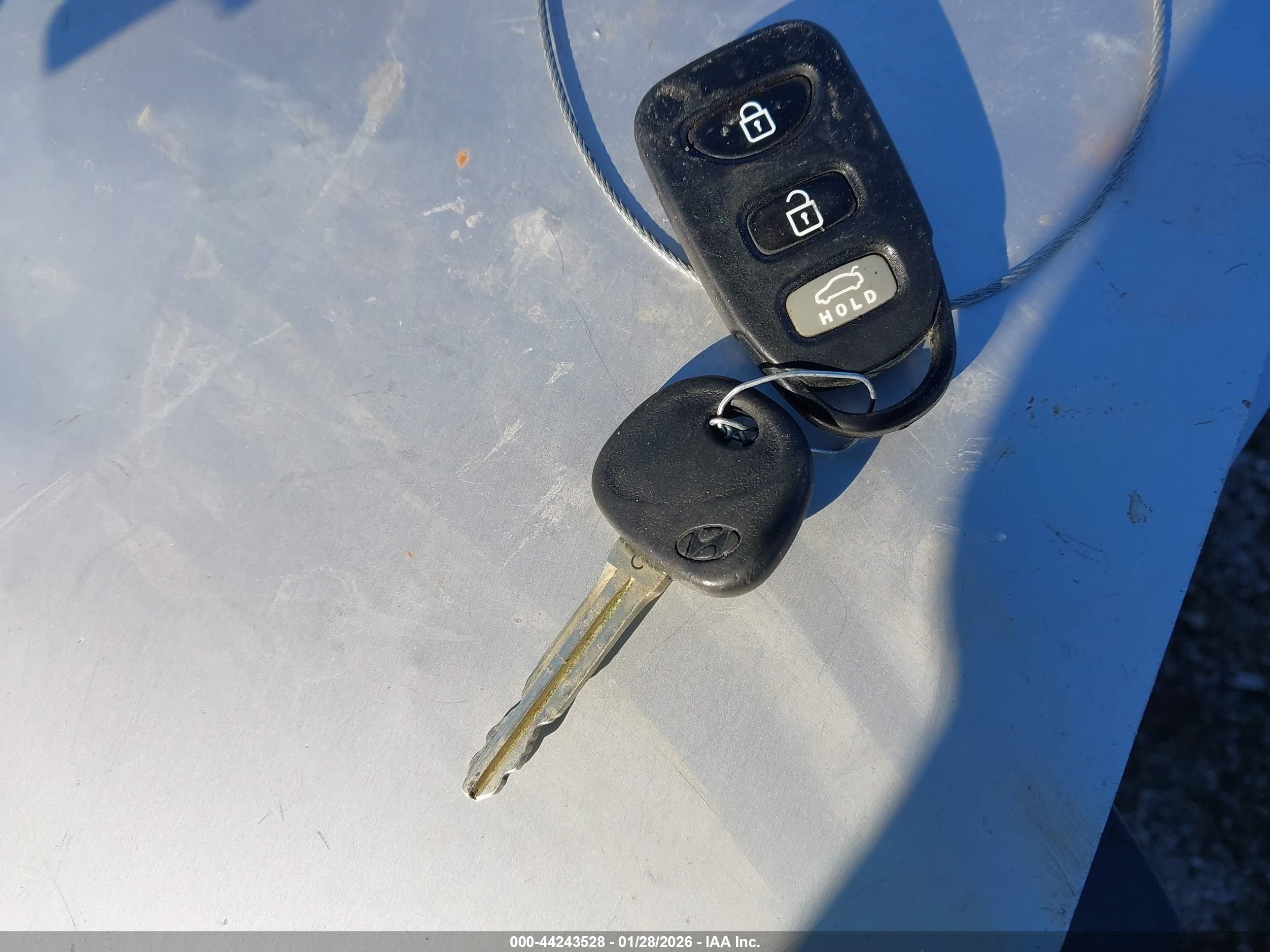 HYUNDAI ELANTRA image 11
