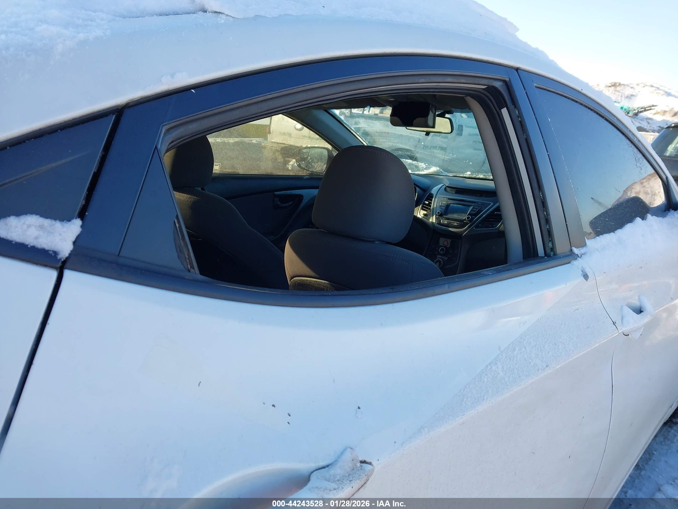 HYUNDAI ELANTRA image 6