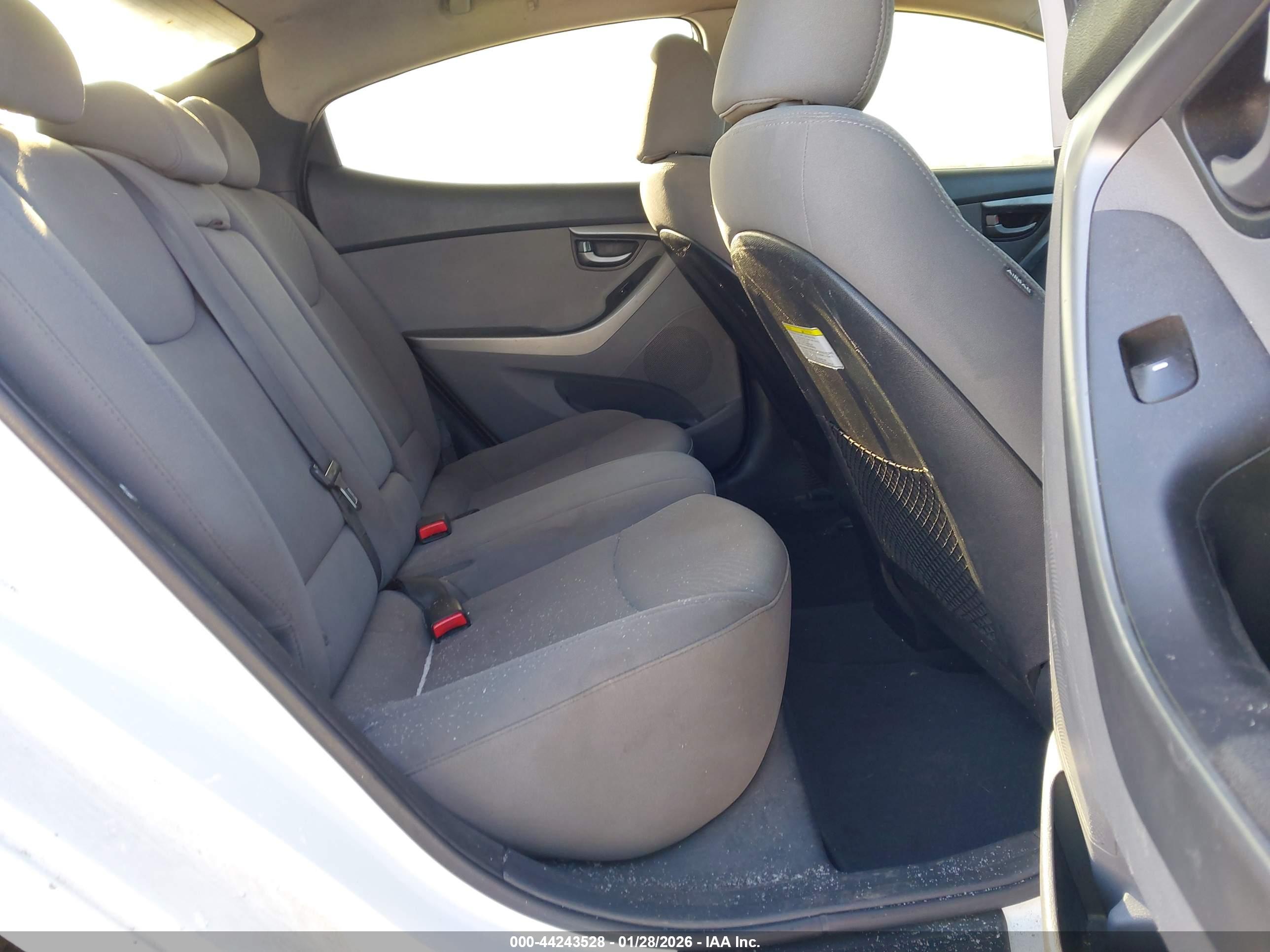 HYUNDAI ELANTRA image 8