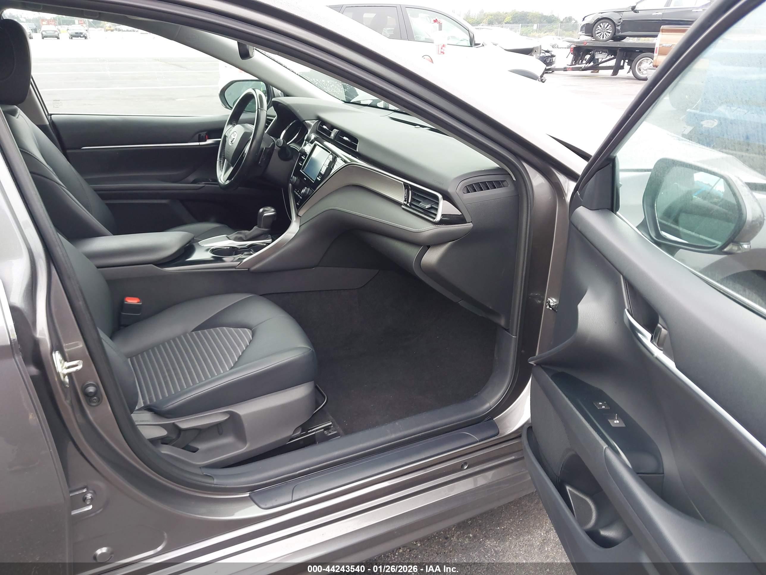 TOYOTA CAMRY image 5