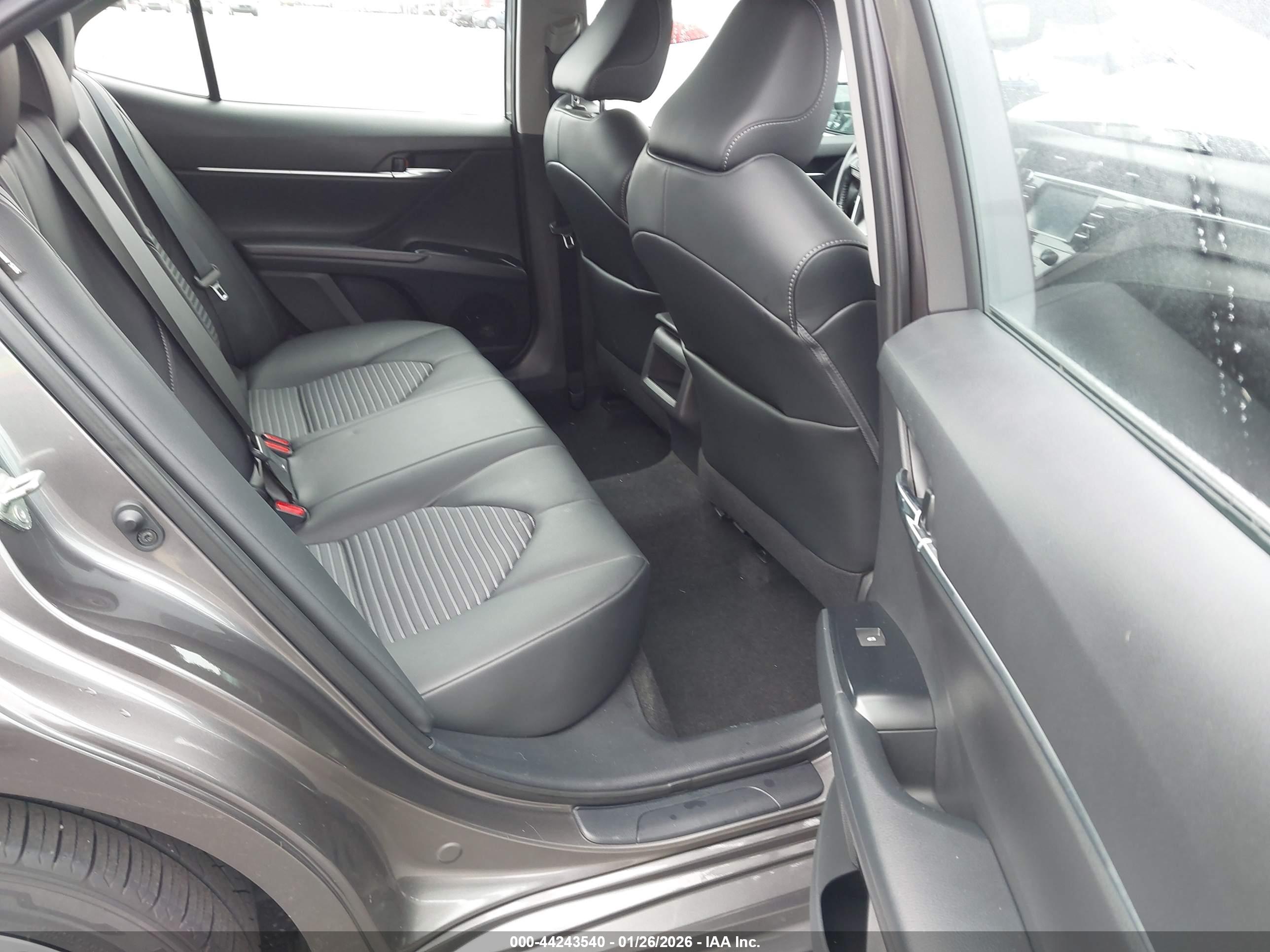 TOYOTA CAMRY image 8