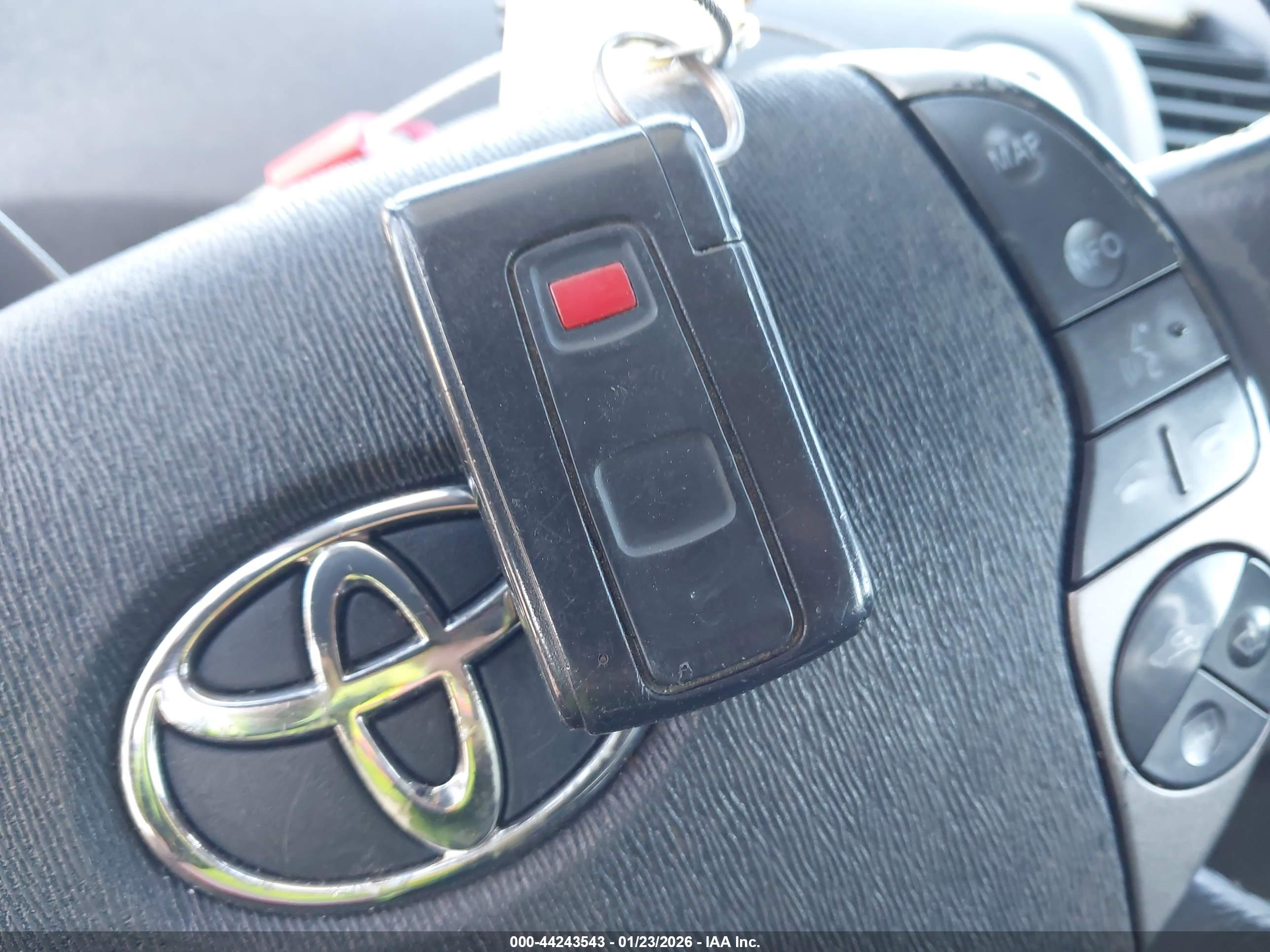 TOYOTA PRIUS image 11