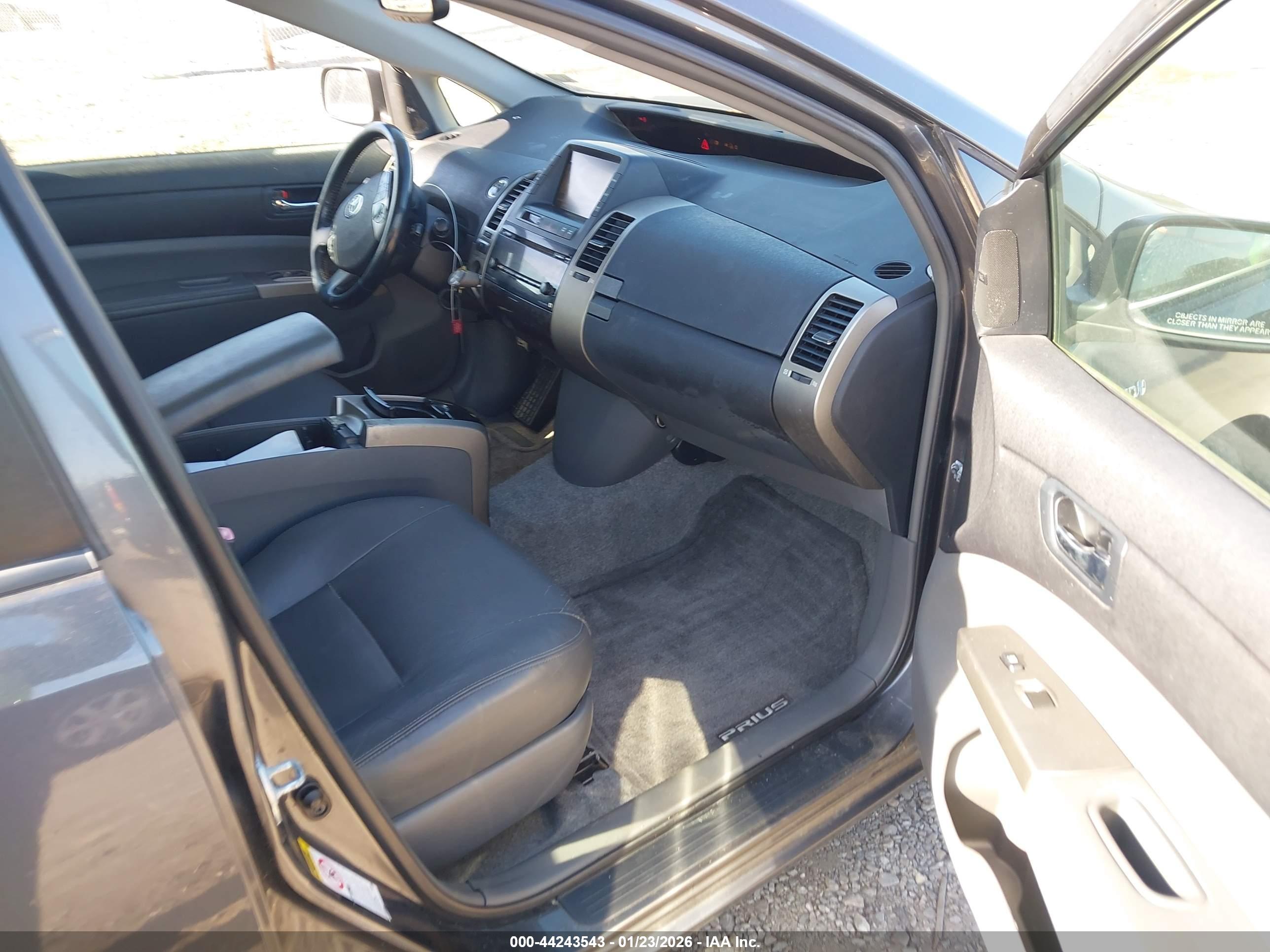 TOYOTA PRIUS image 5