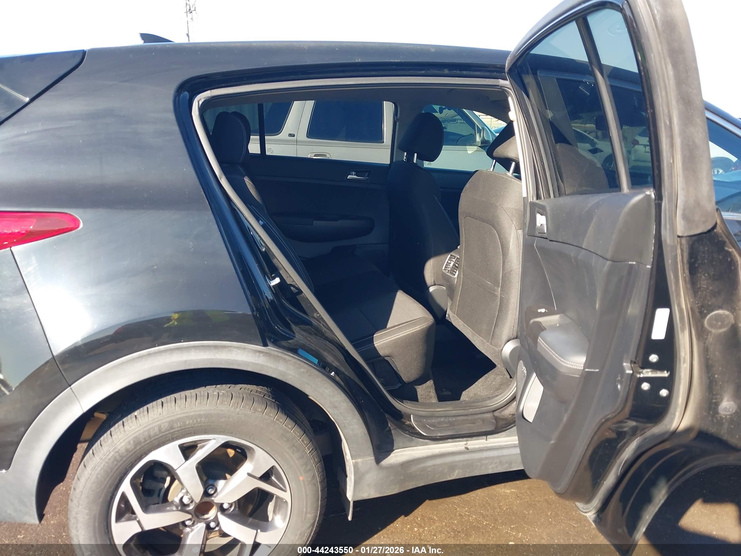 KIA SPORTAGE image 8