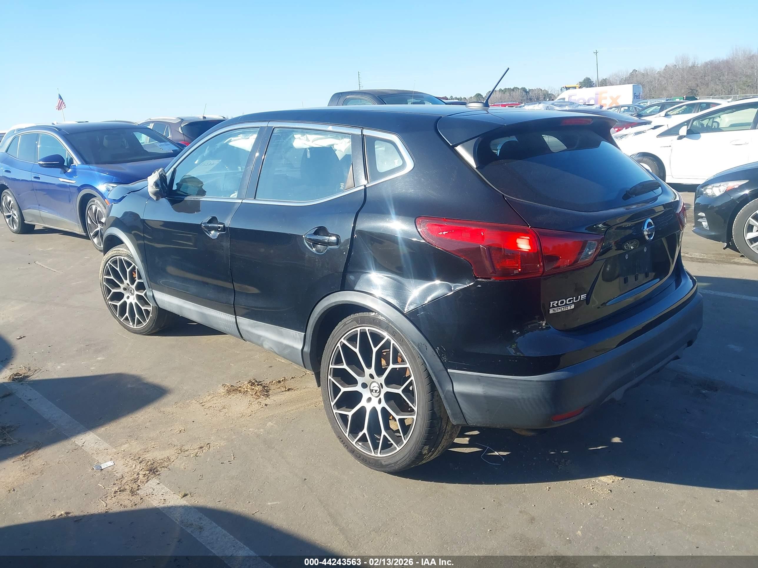 NISSAN ROGUE image 3