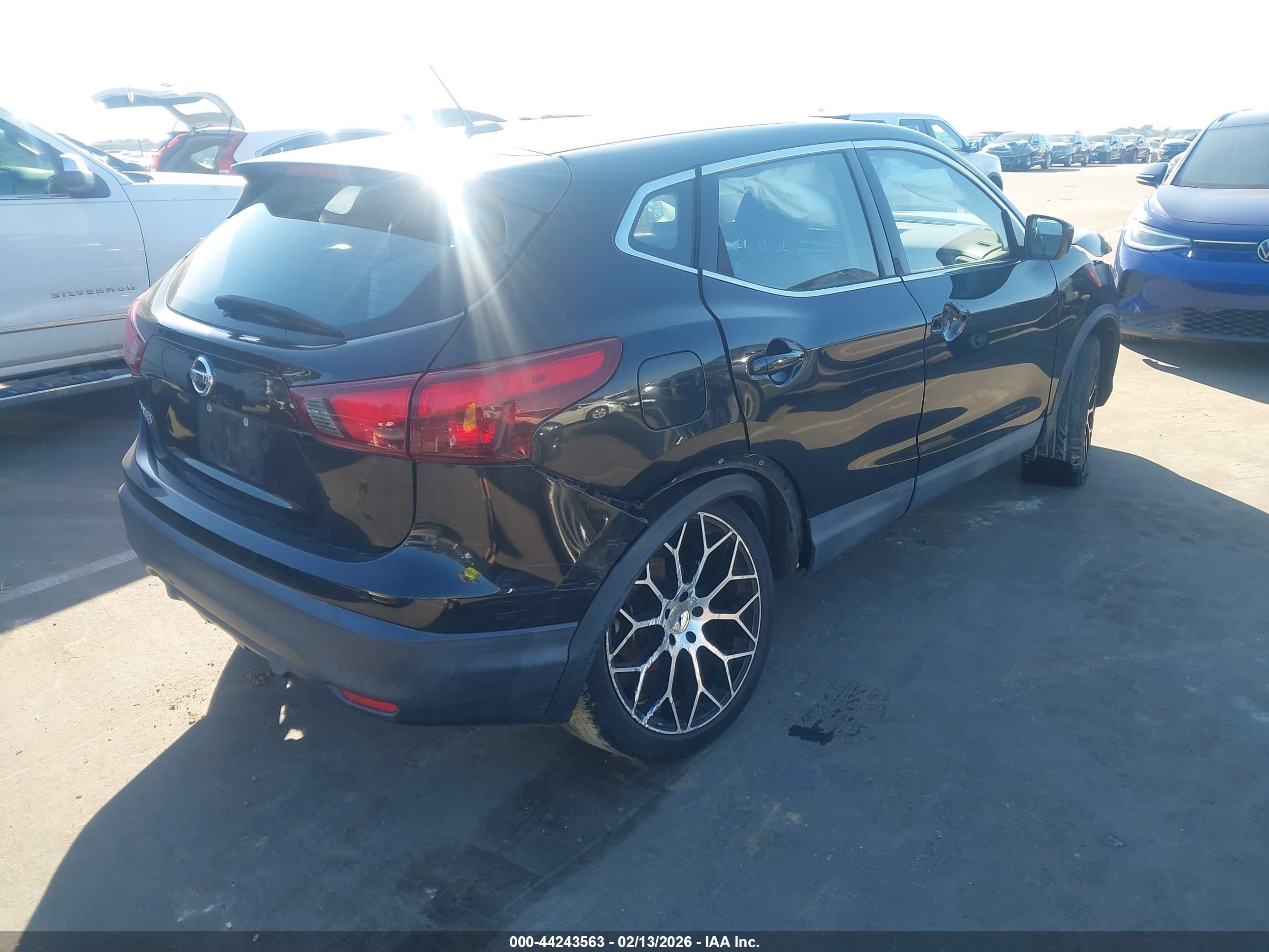 NISSAN ROGUE image 4